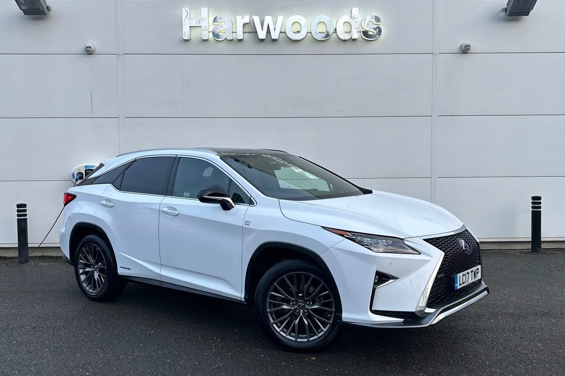 LEXUS RX focused image