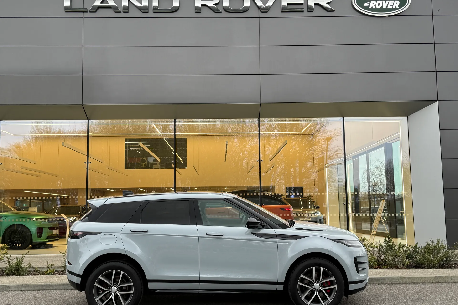 LAND ROVER RANGE ROVER EVOQUE thumbnail image number 2