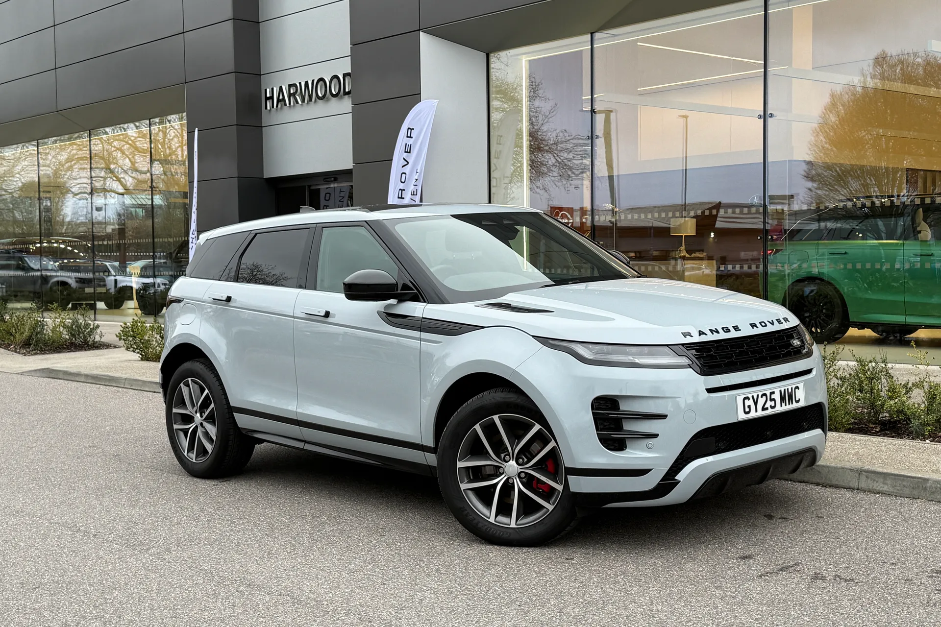 LAND ROVER RANGE ROVER EVOQUE focused image