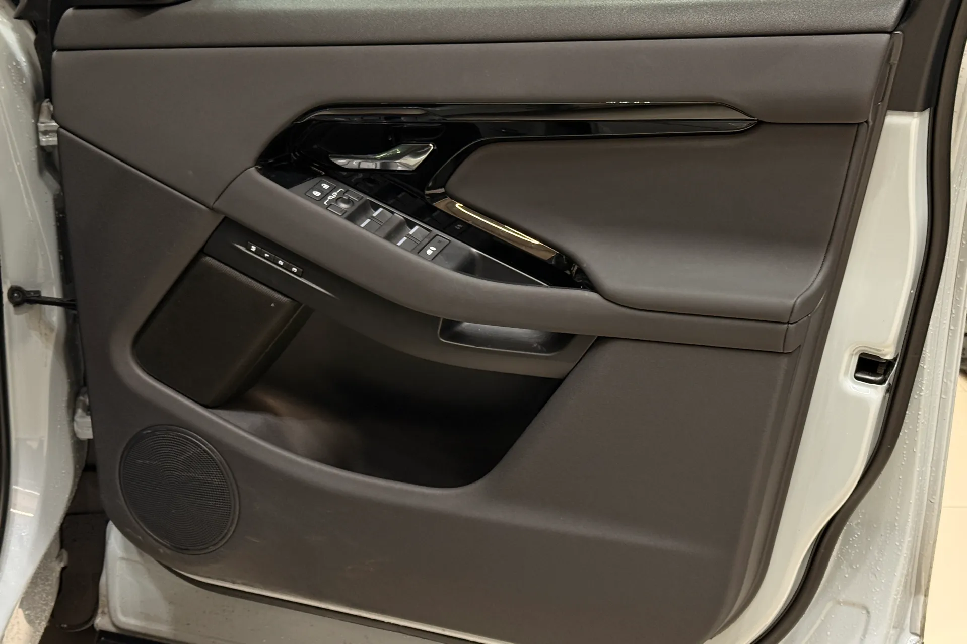 LAND ROVER RANGE ROVER EVOQUE thumbnail image number 35