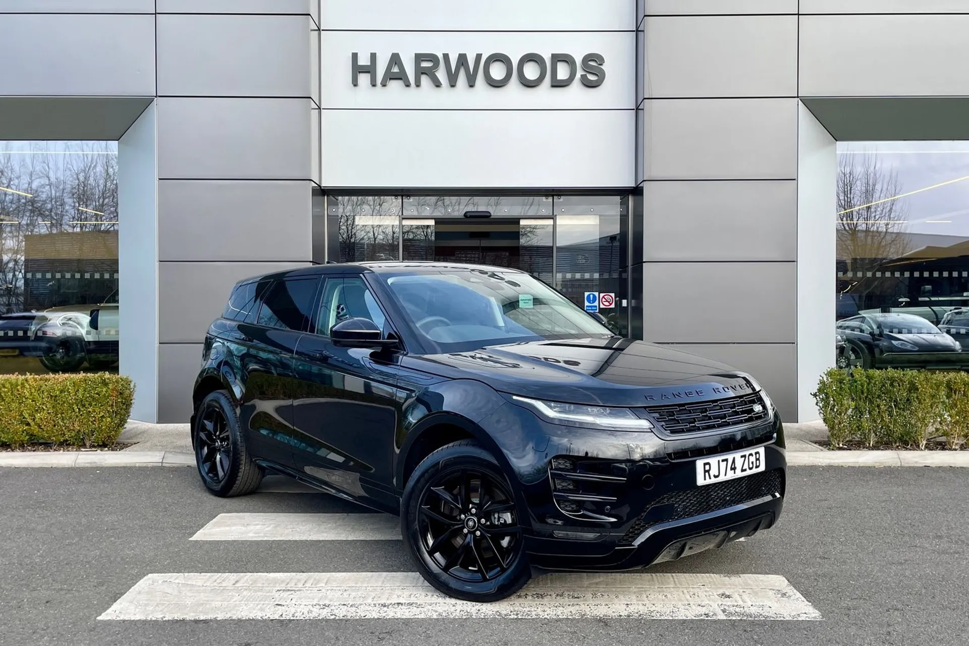 LAND ROVER RANGE ROVER EVOQUE focused image