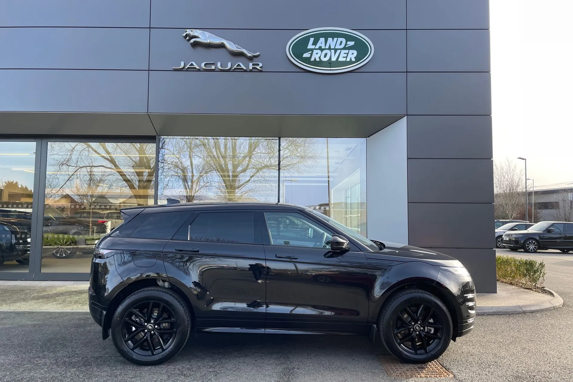 LAND ROVER RANGE ROVER EVOQUE thumbnail image number 2
