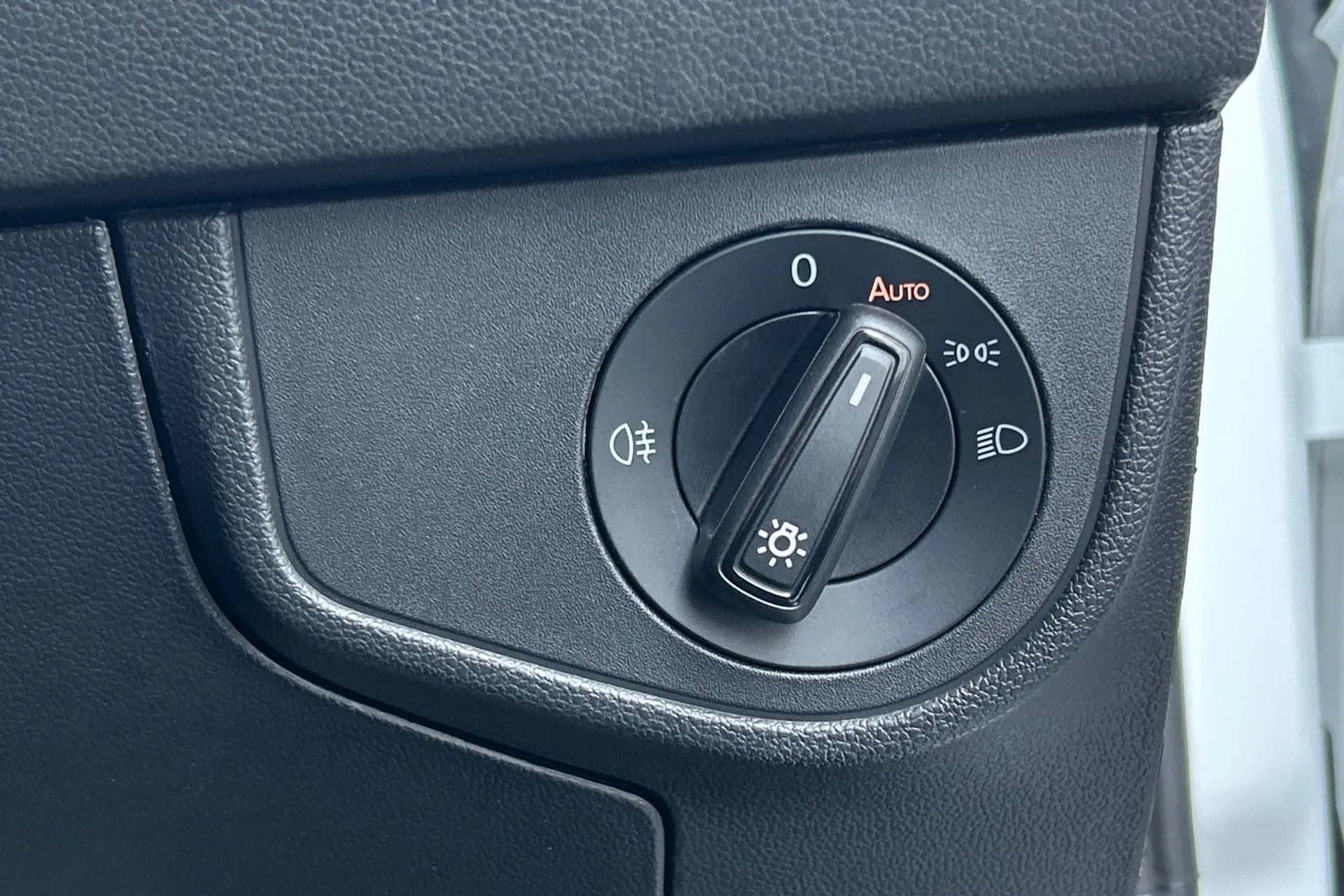 VOLKSWAGEN POLO thumbnail image number 65