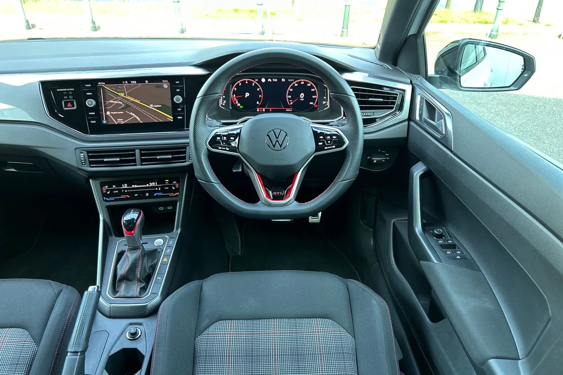 VOLKSWAGEN POLO thumbnail image number 40