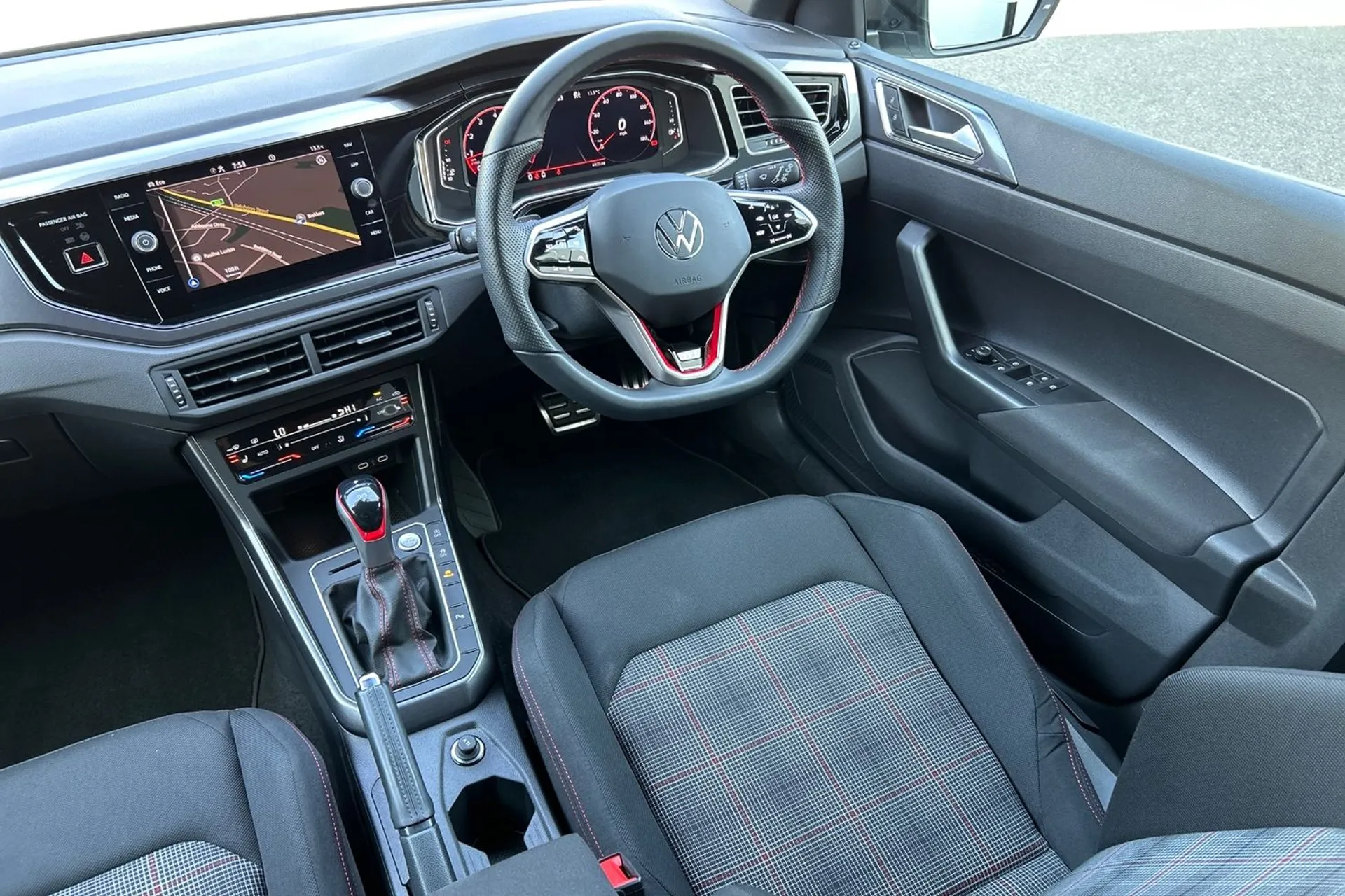 VOLKSWAGEN POLO thumbnail image number 39