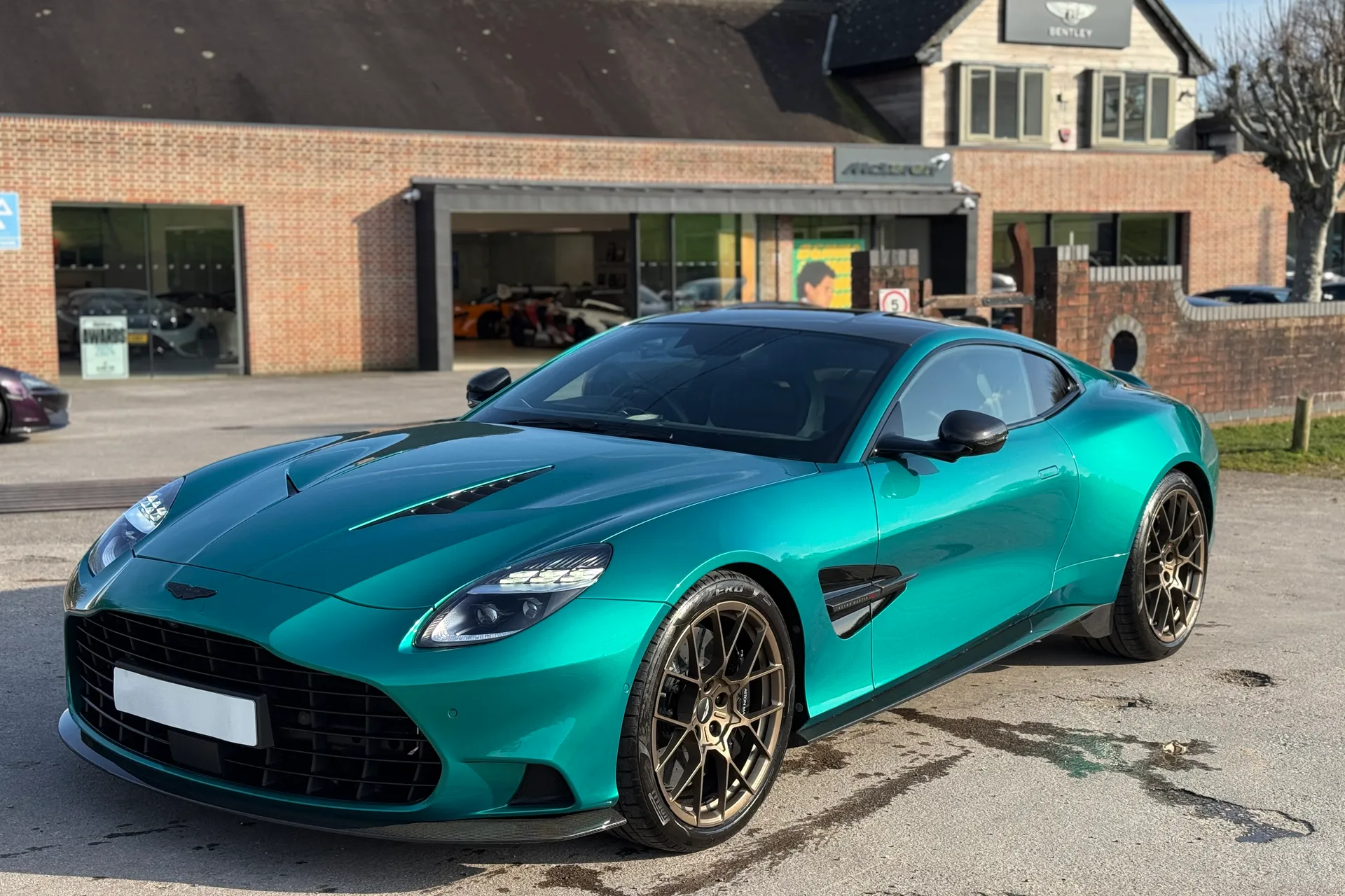 Aston Martin Vanquish thumbnail image number 47