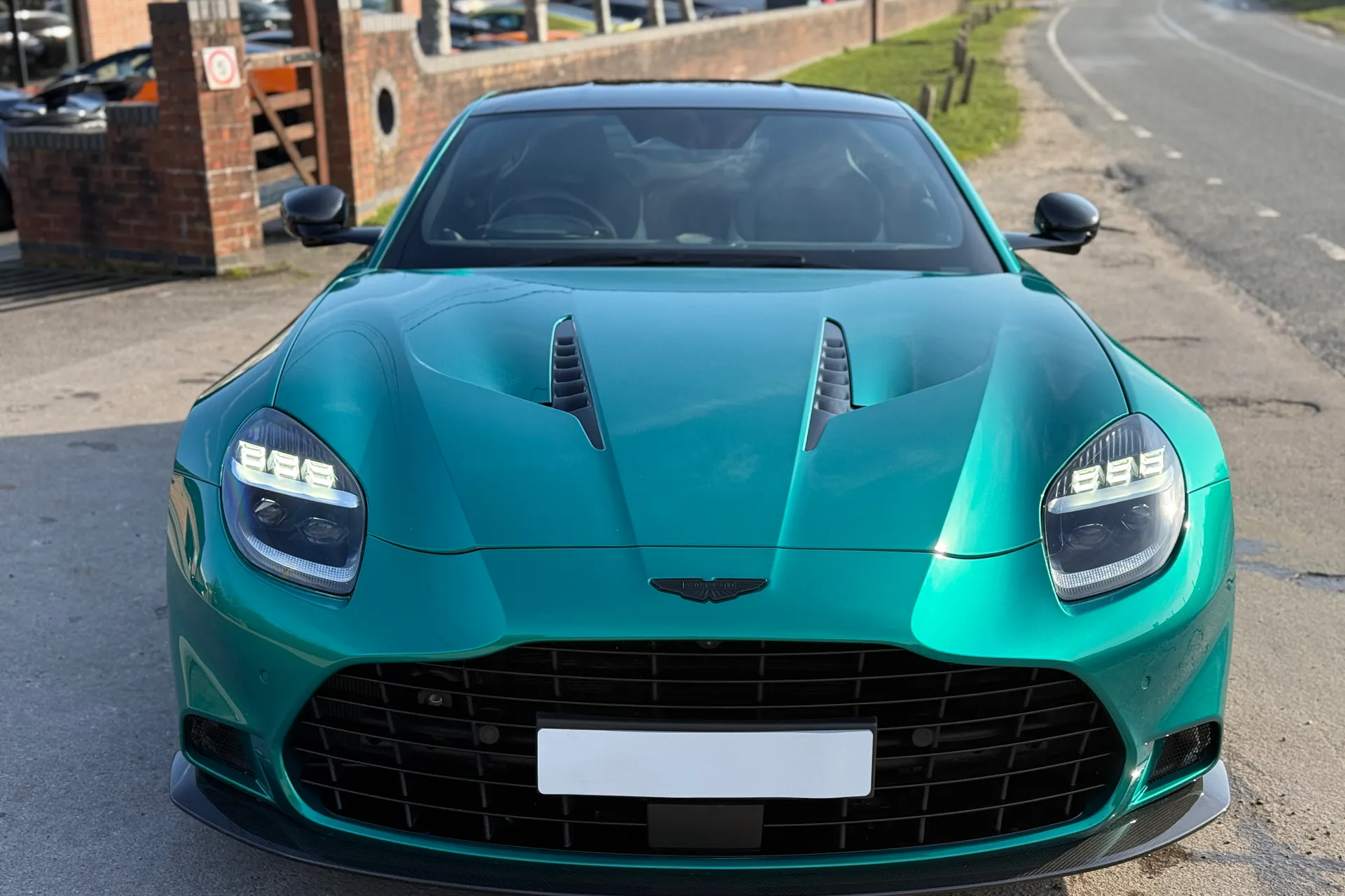Aston Martin Vanquish thumbnail image number 46