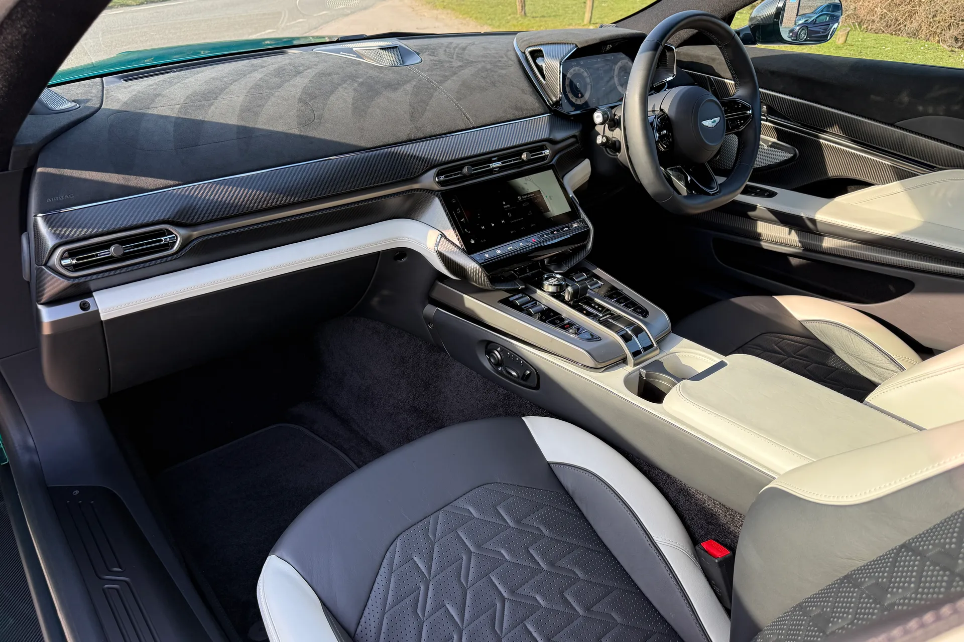 Aston Martin Vanquish thumbnail image number 2