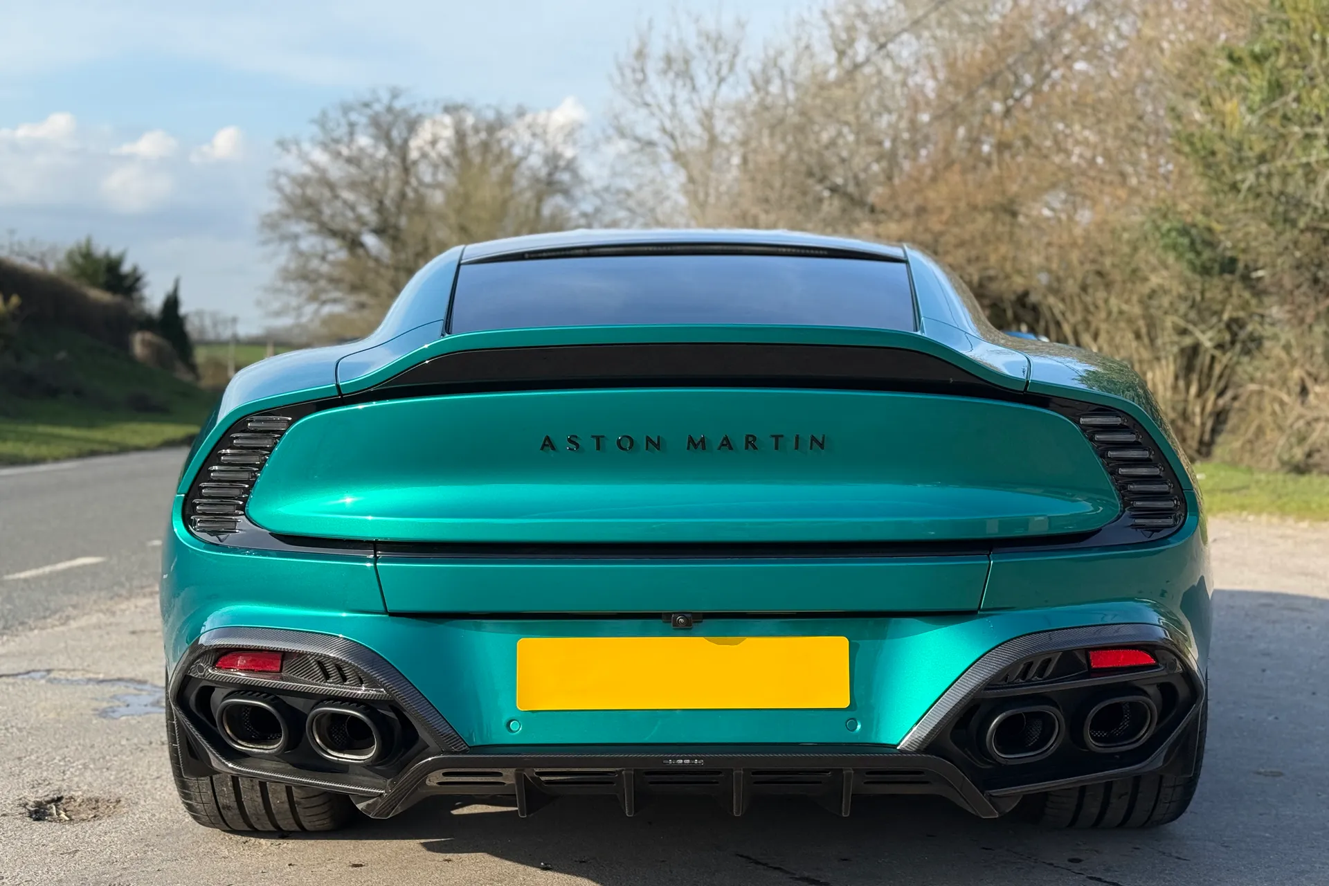 Aston Martin Vanquish thumbnail image number 12