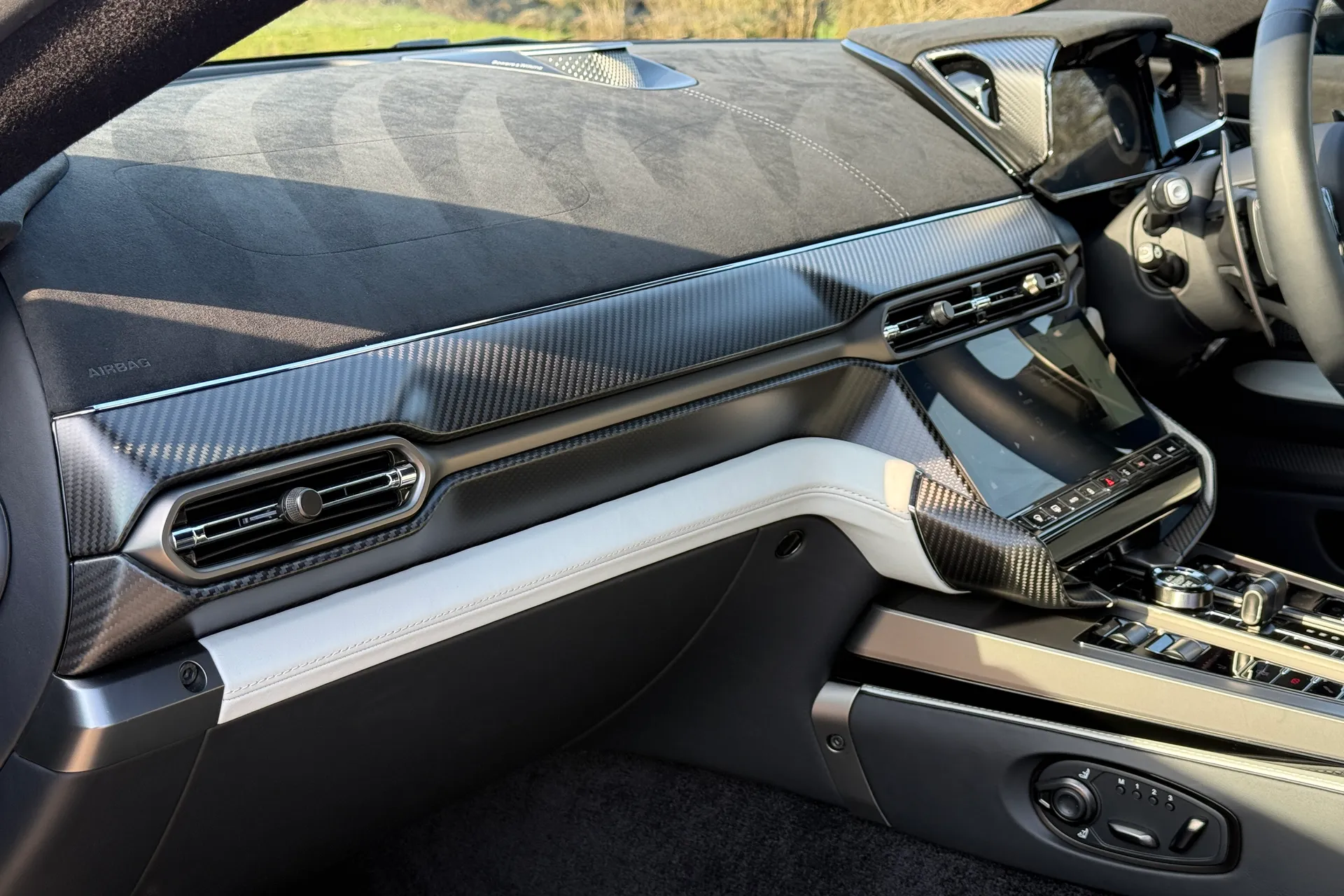 Aston Martin Vanquish thumbnail image number 33