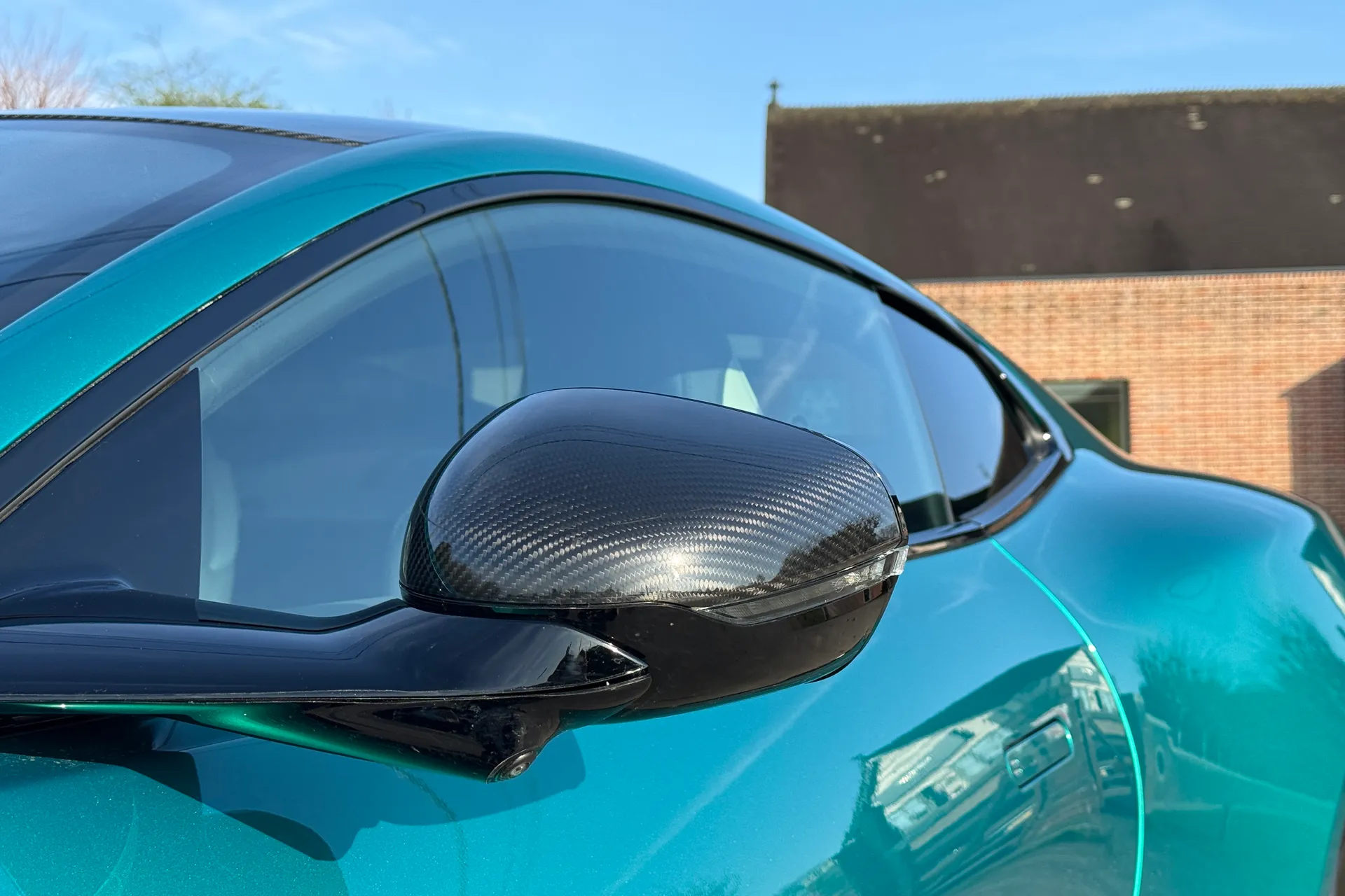 Aston Martin Vanquish thumbnail image number 32