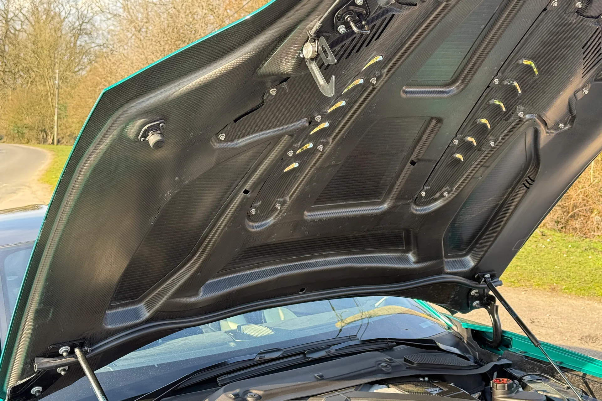 Aston Martin Vanquish thumbnail image number 51