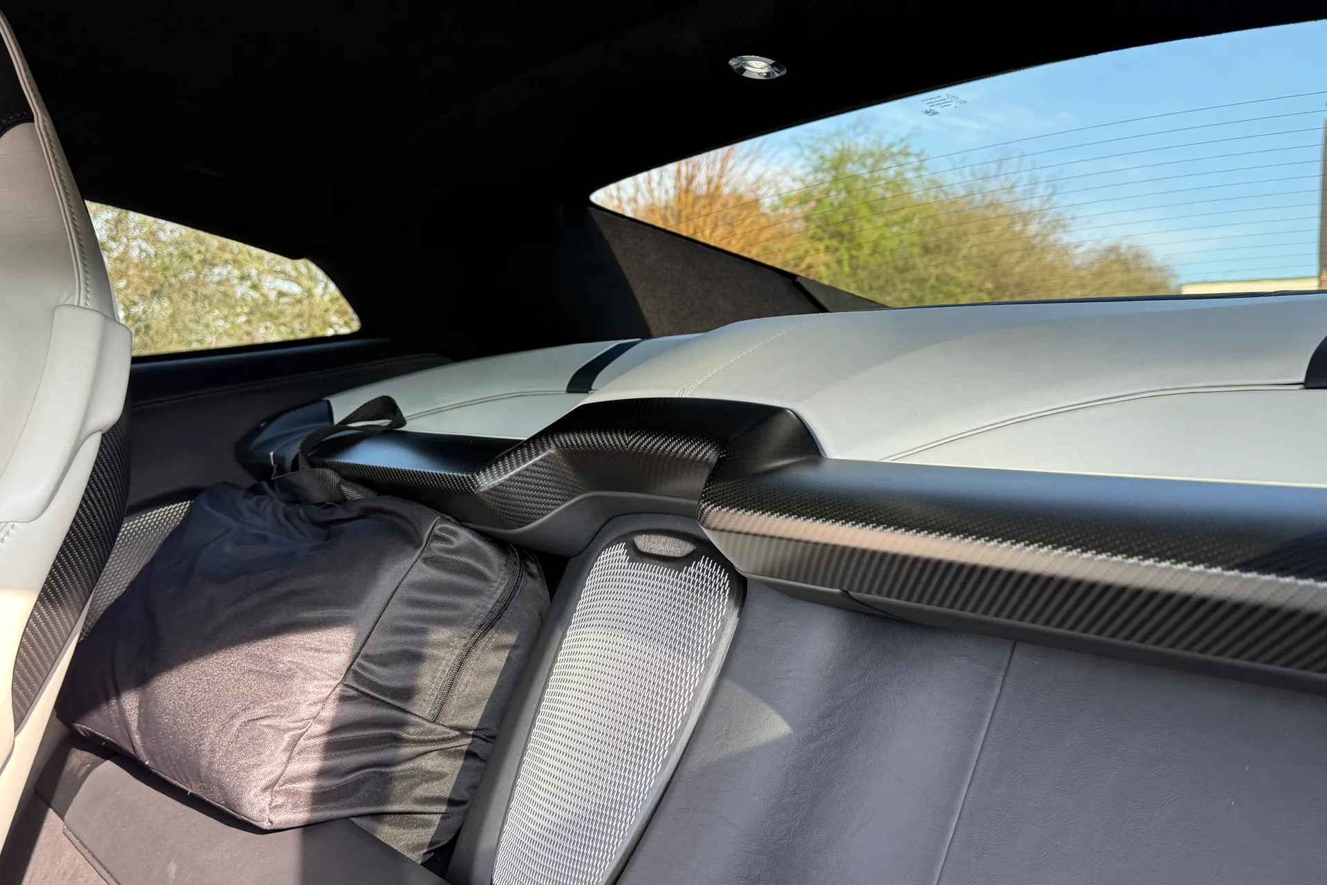 Aston Martin Vanquish thumbnail image number 35