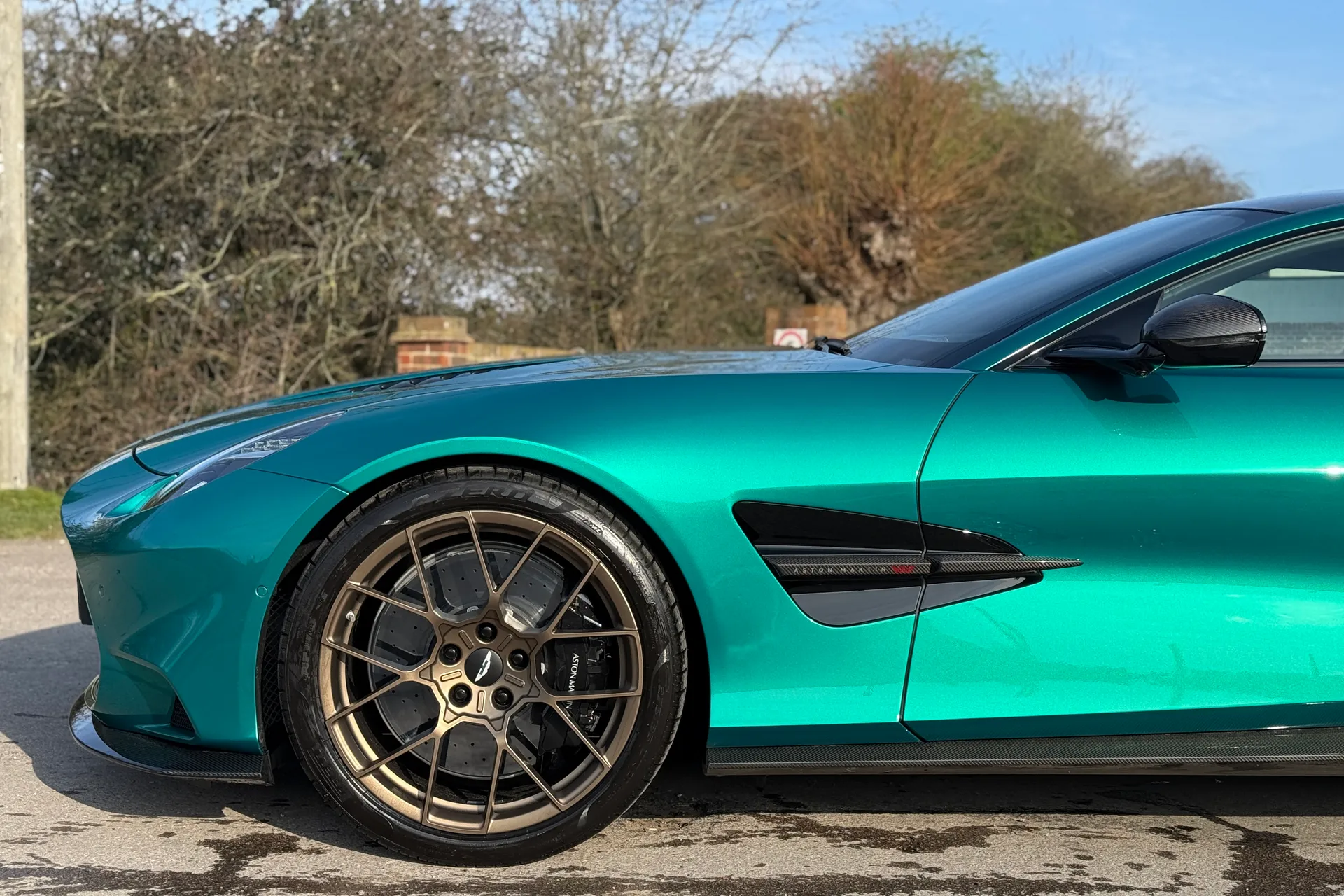 Aston Martin Vanquish thumbnail image number 49