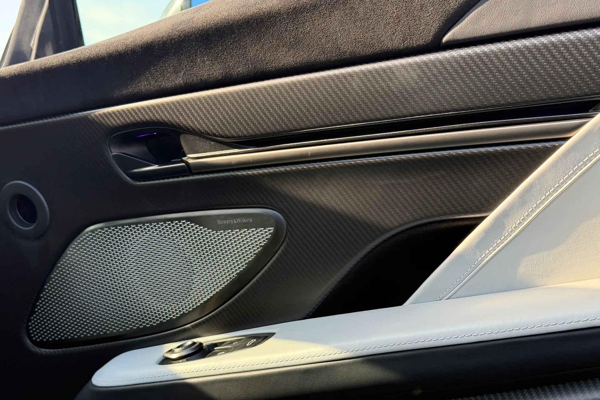 Aston Martin Vanquish thumbnail image number 26