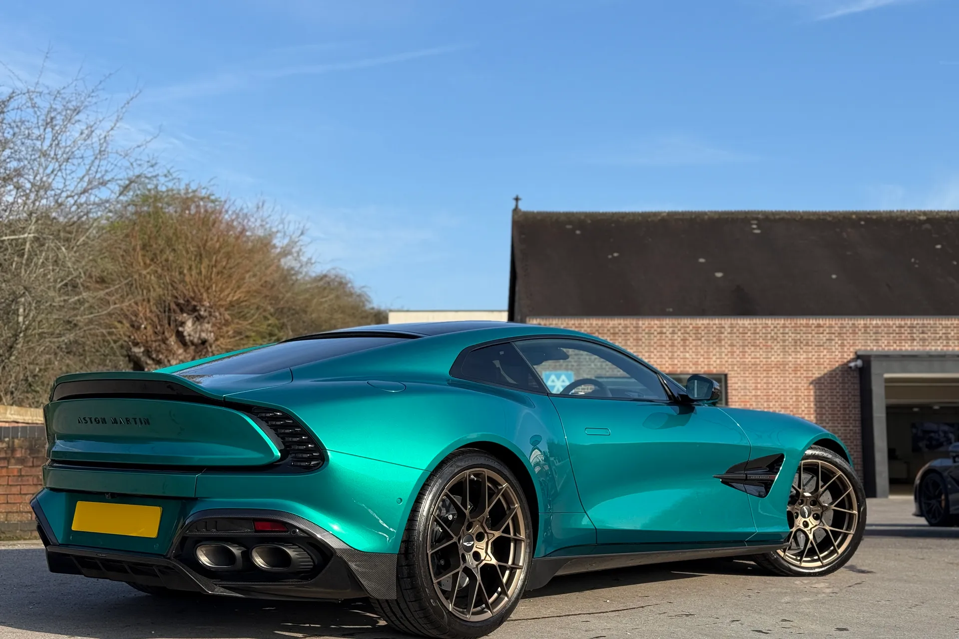 Aston Martin Vanquish thumbnail image number 9