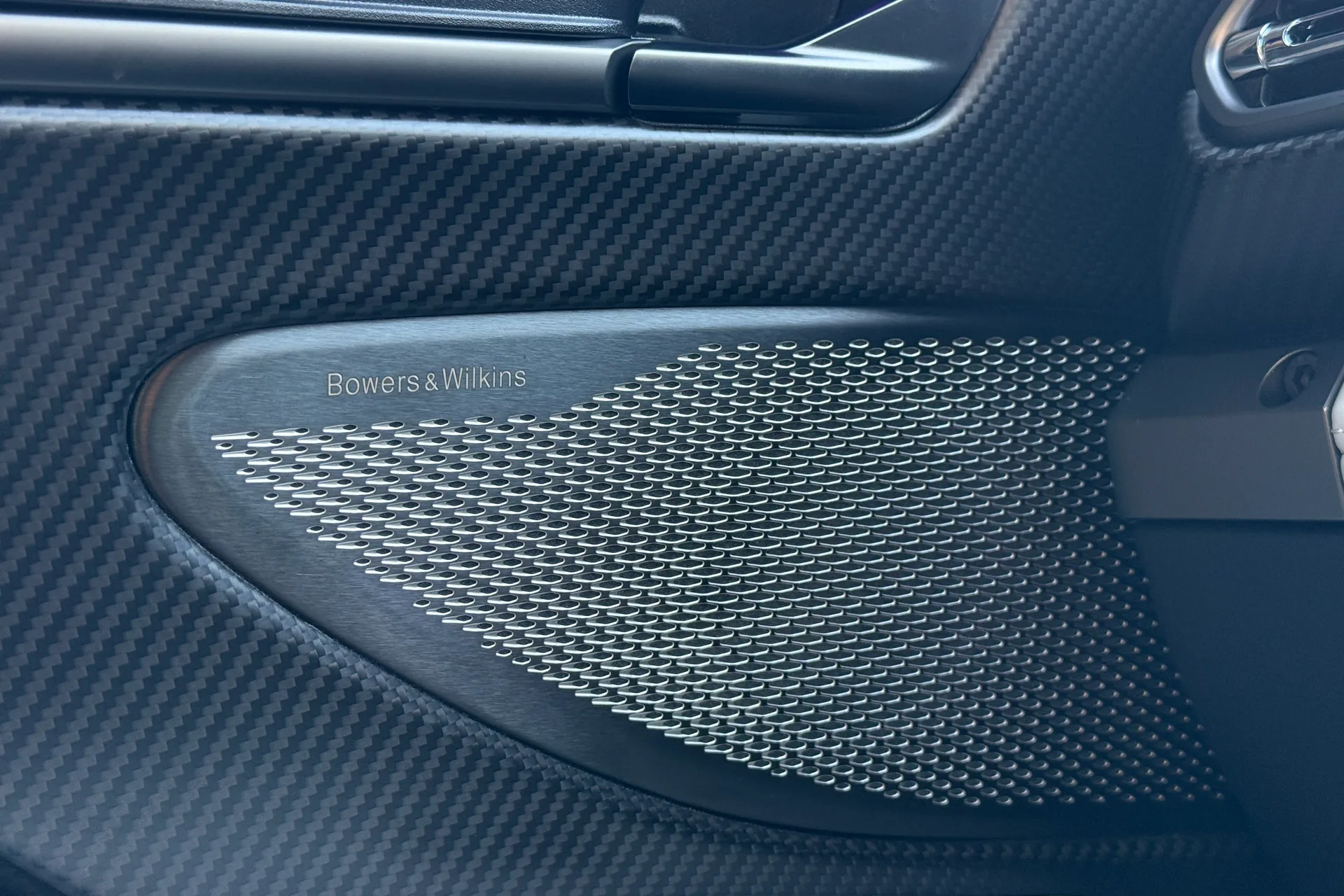 Aston Martin Vanquish thumbnail image number 19