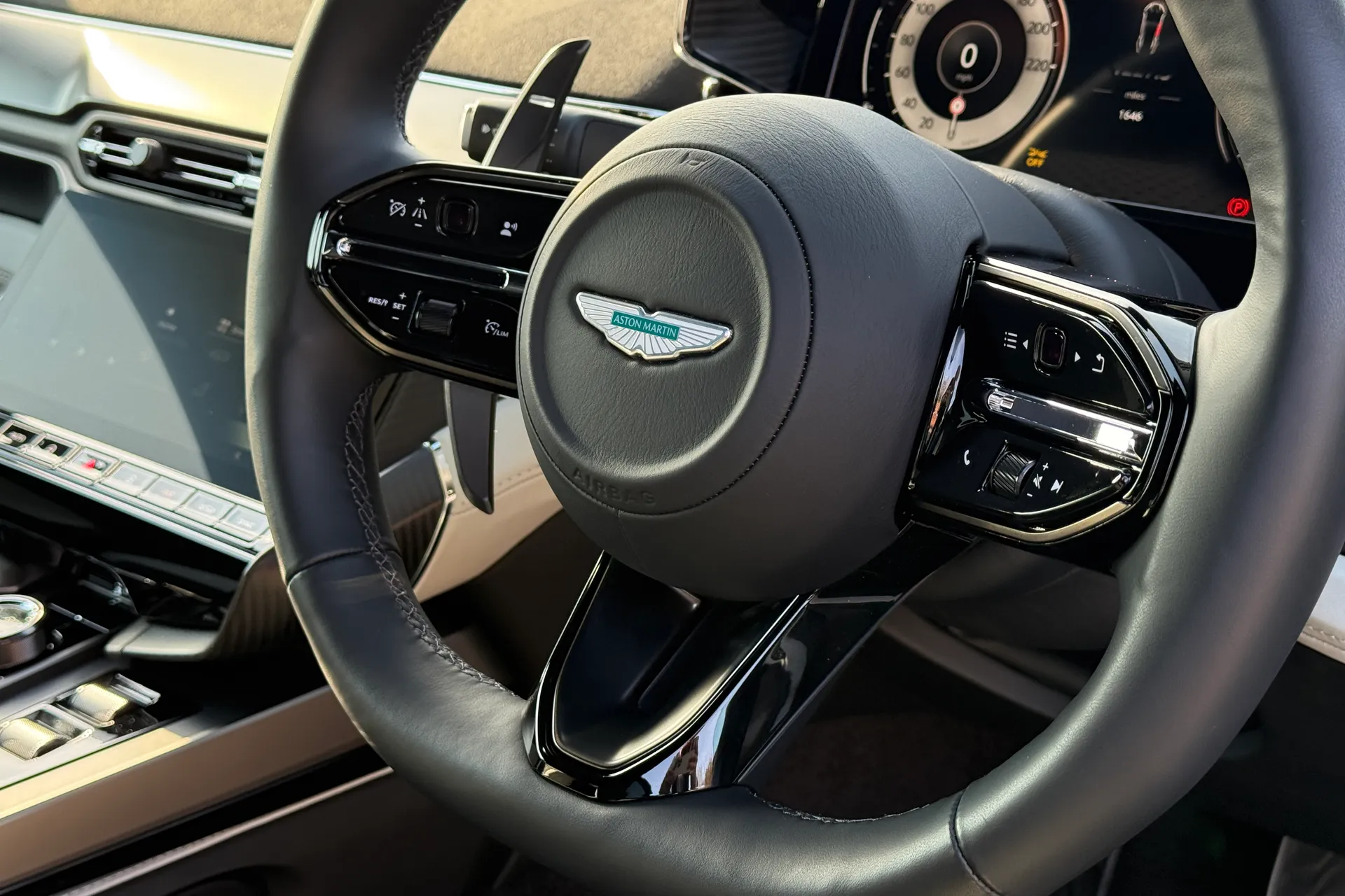 Aston Martin Vanquish thumbnail image number 42