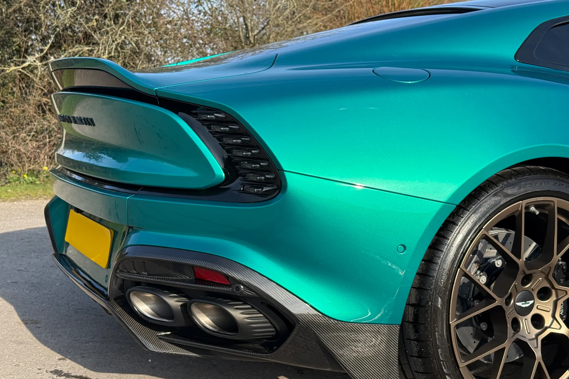 Aston Martin Vanquish thumbnail image number 13