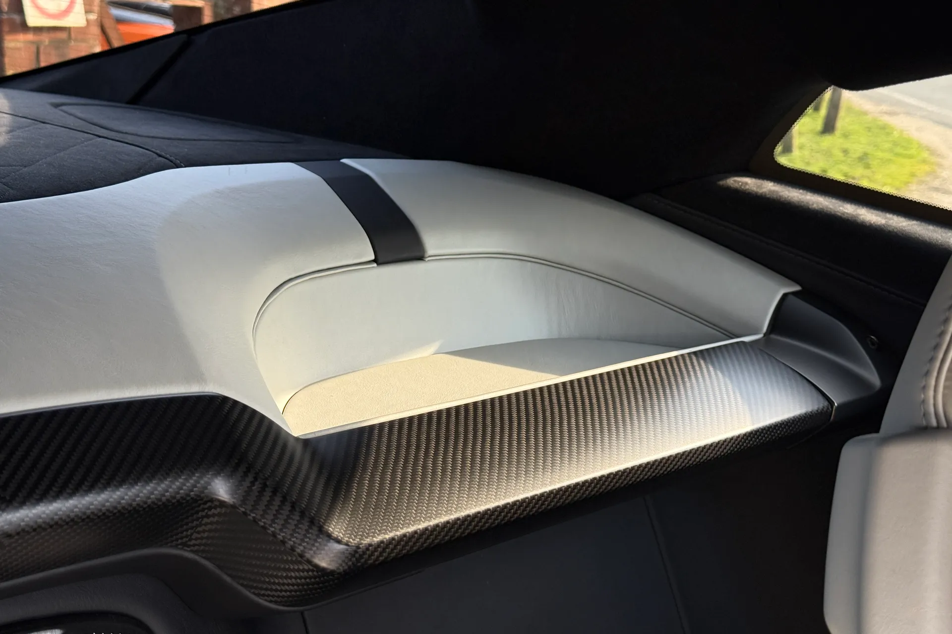 Aston Martin Vanquish thumbnail image number 20