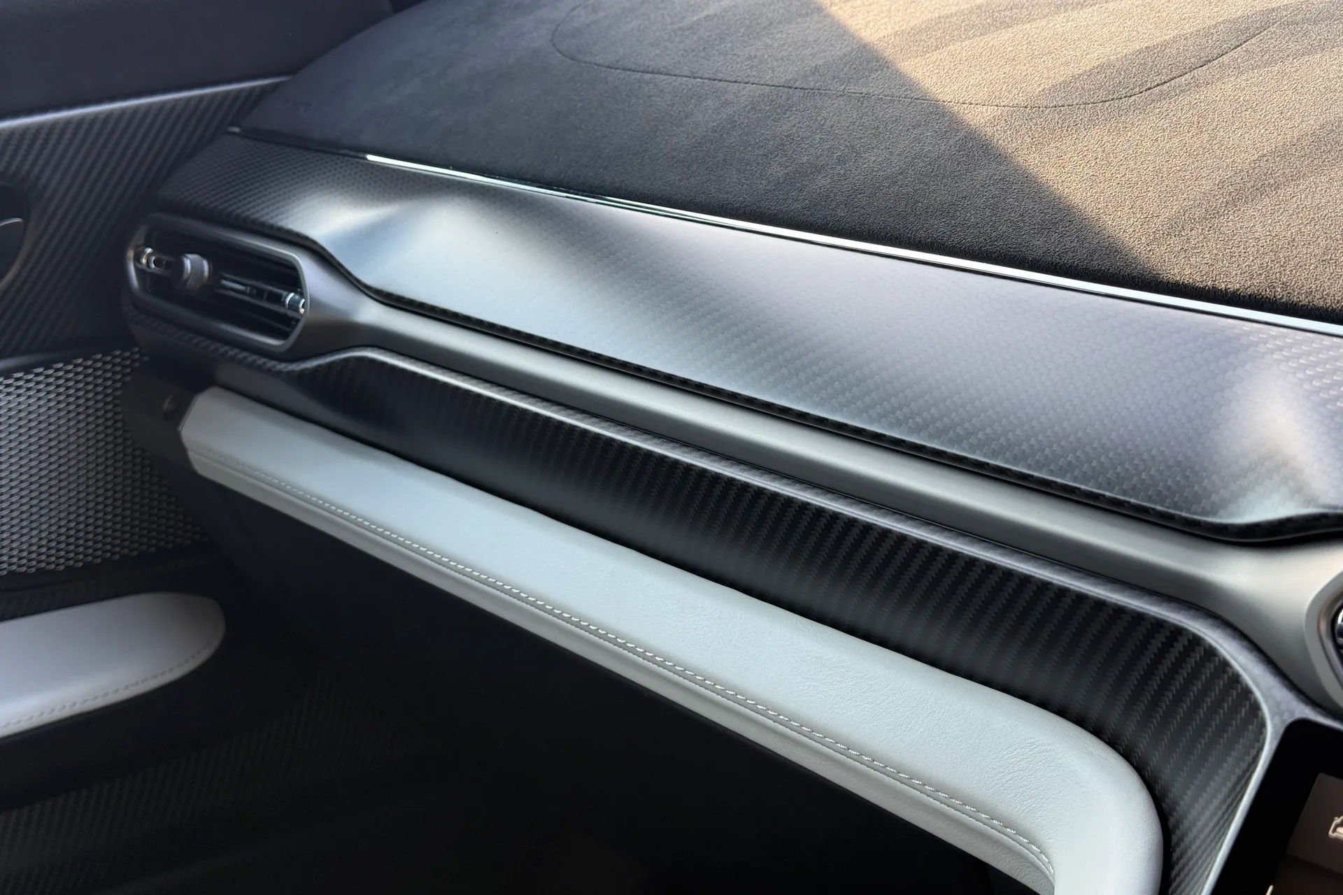 Aston Martin Vanquish thumbnail image number 7