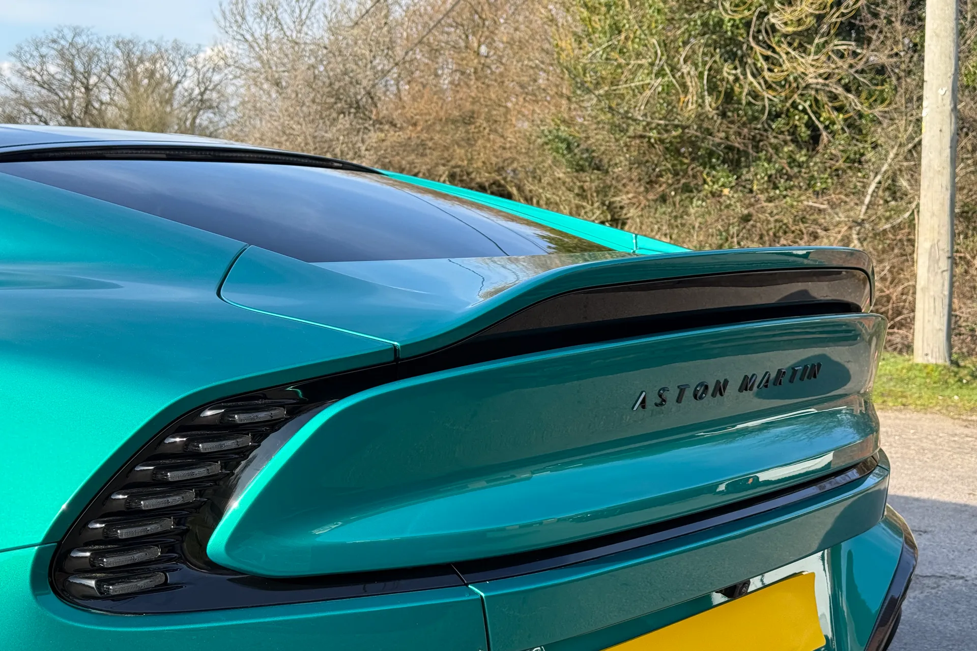 Aston Martin Vanquish thumbnail image number 39