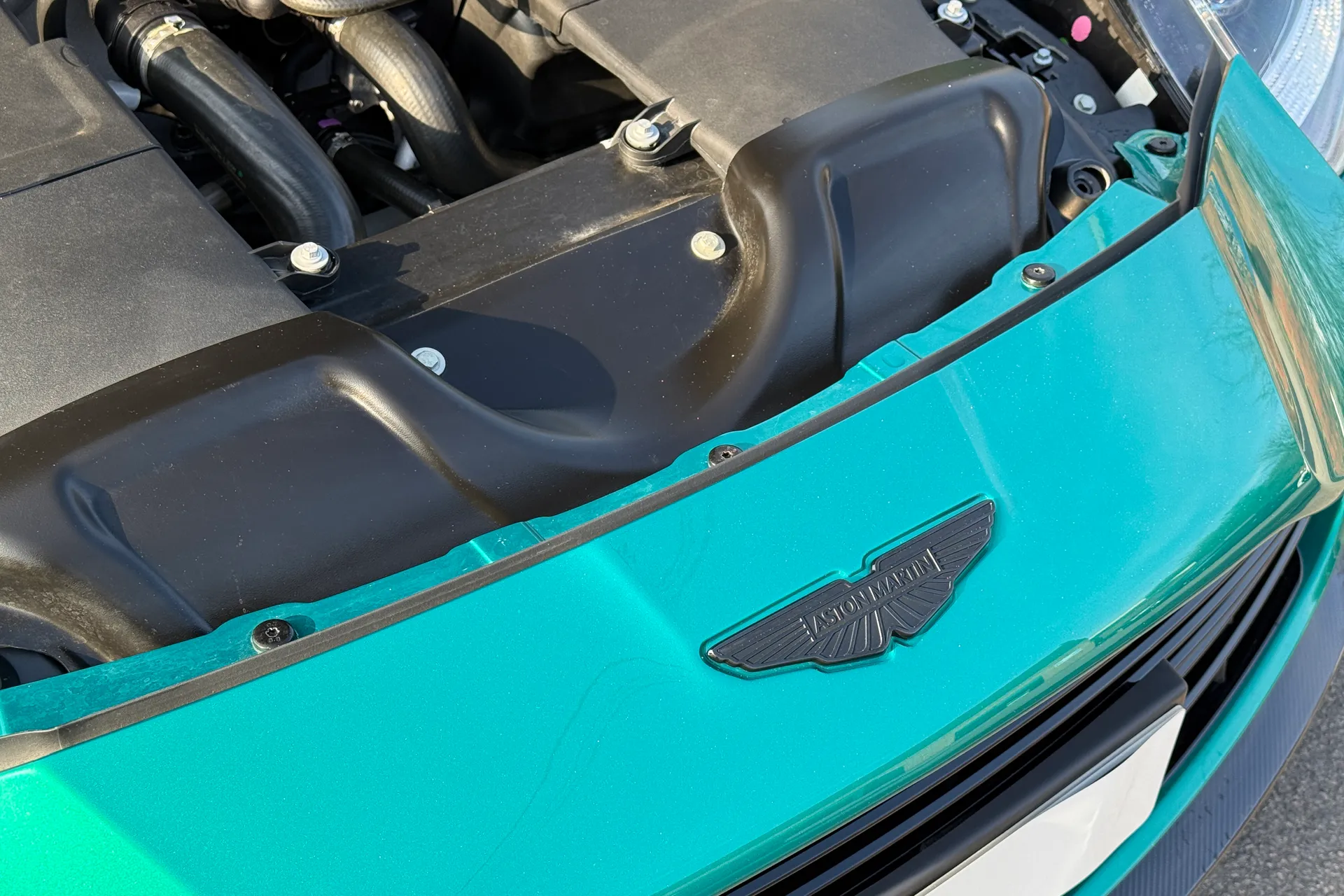 Aston Martin Vanquish thumbnail image number 52