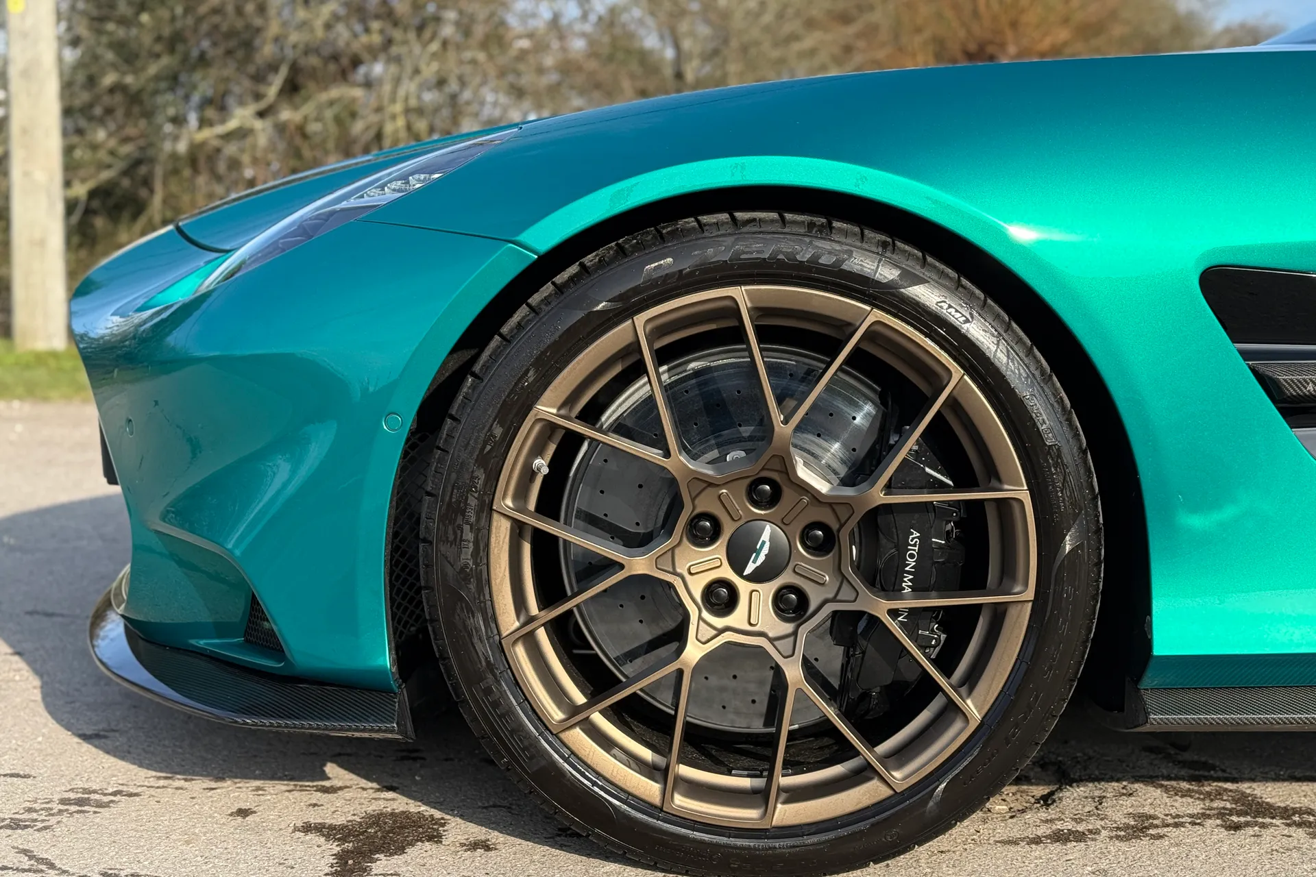 Aston Martin Vanquish thumbnail image number 10