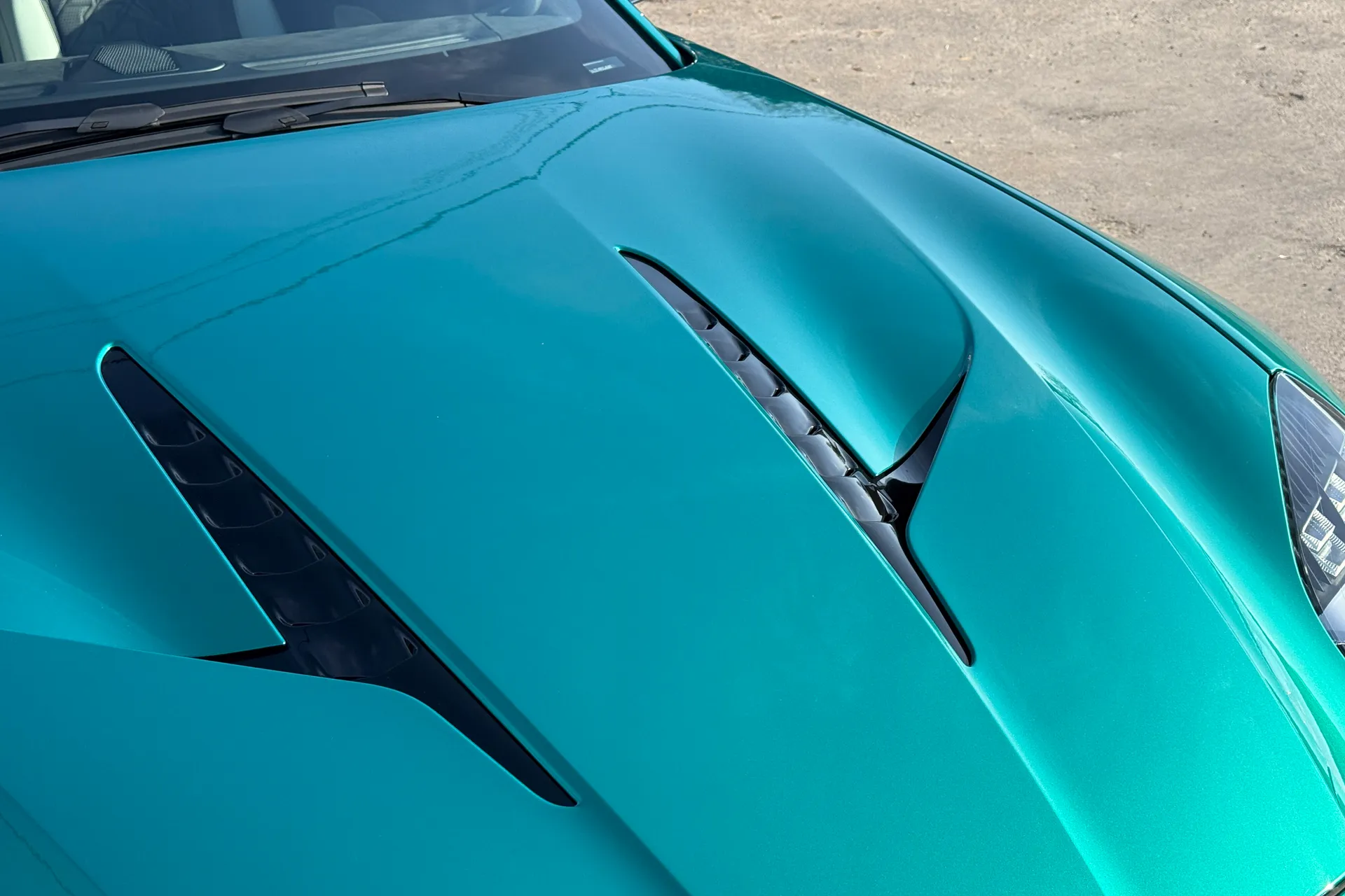 Aston Martin Vanquish thumbnail image number 29