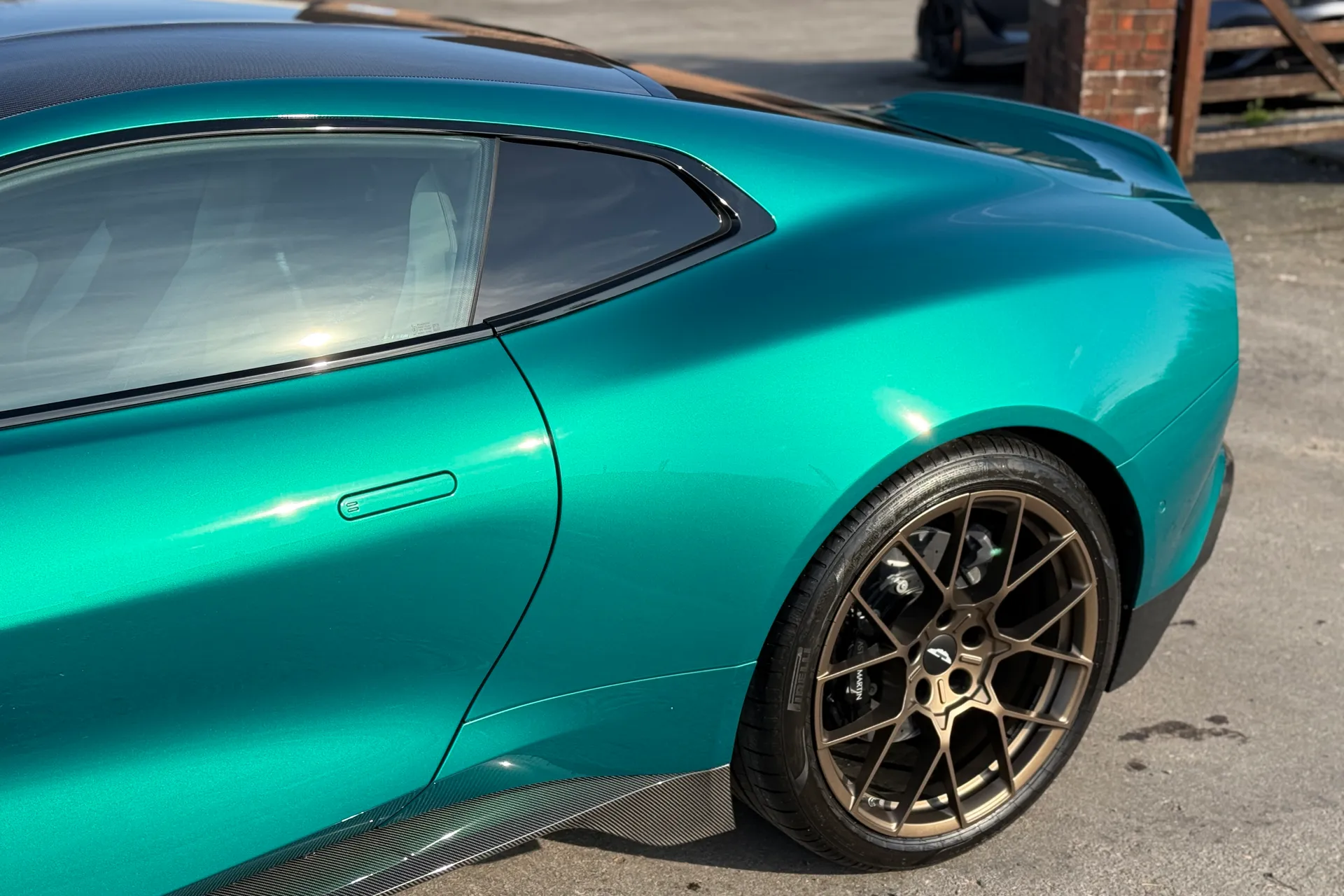 Aston Martin Vanquish thumbnail image number 48