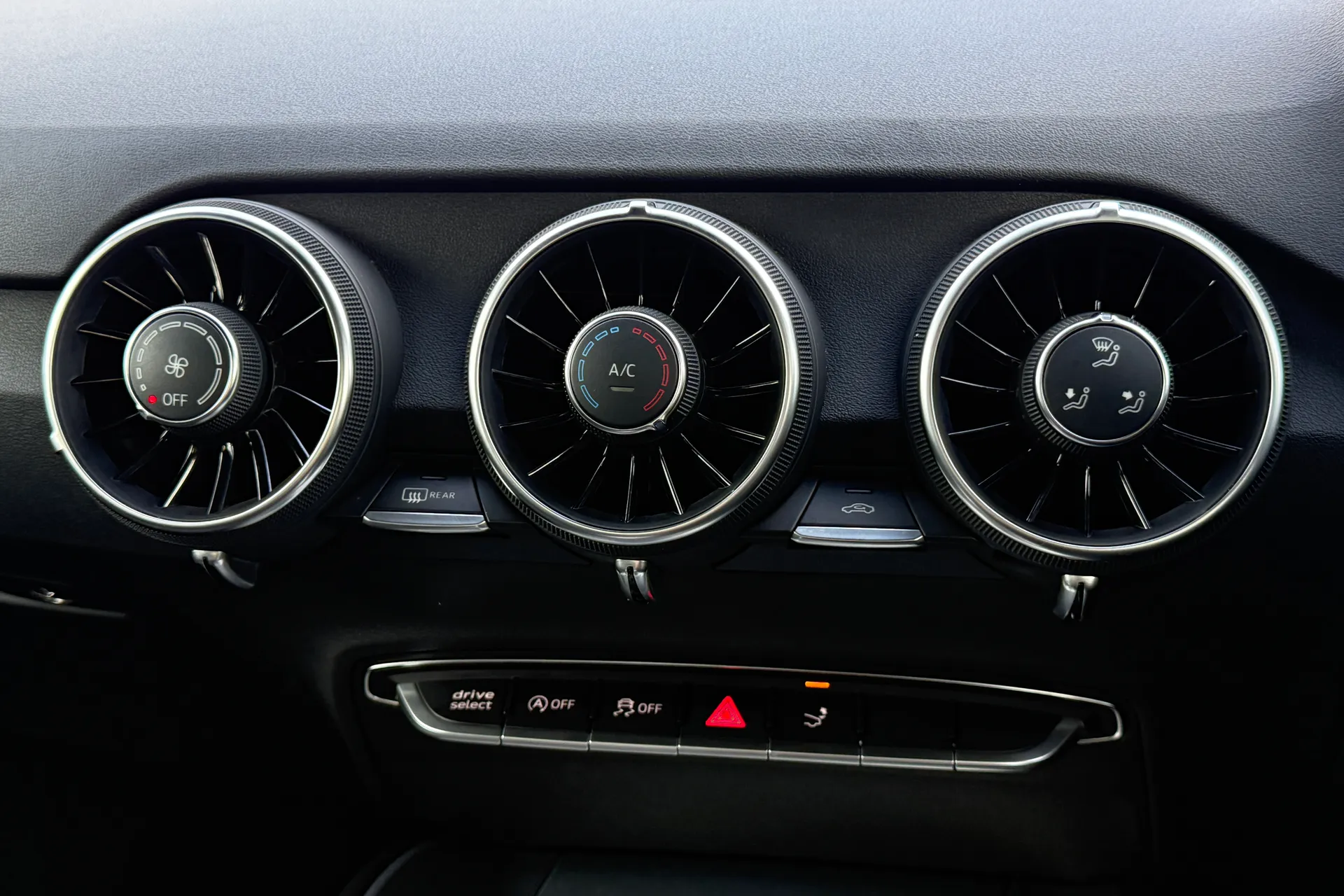 Audi TT thumbnail image number 10