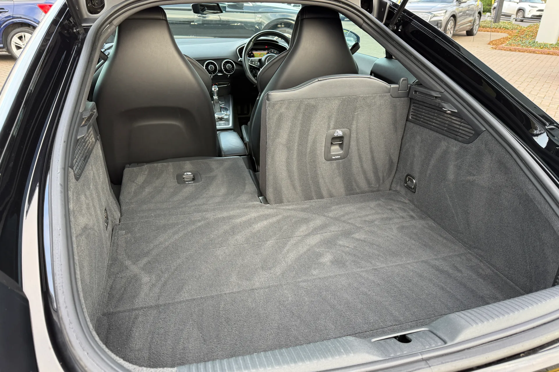 Audi TT thumbnail image number 31