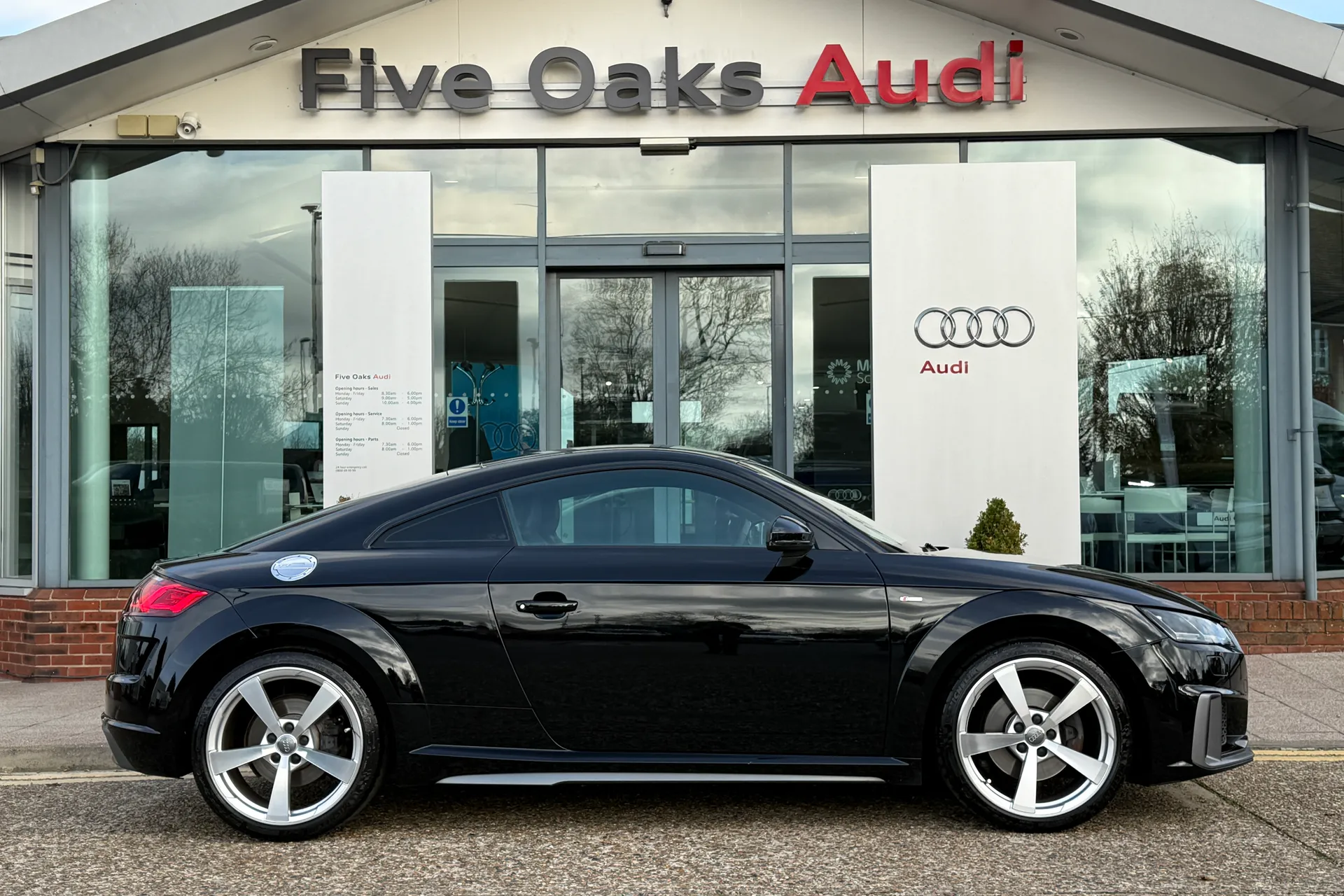 Audi TT thumbnail image number 2