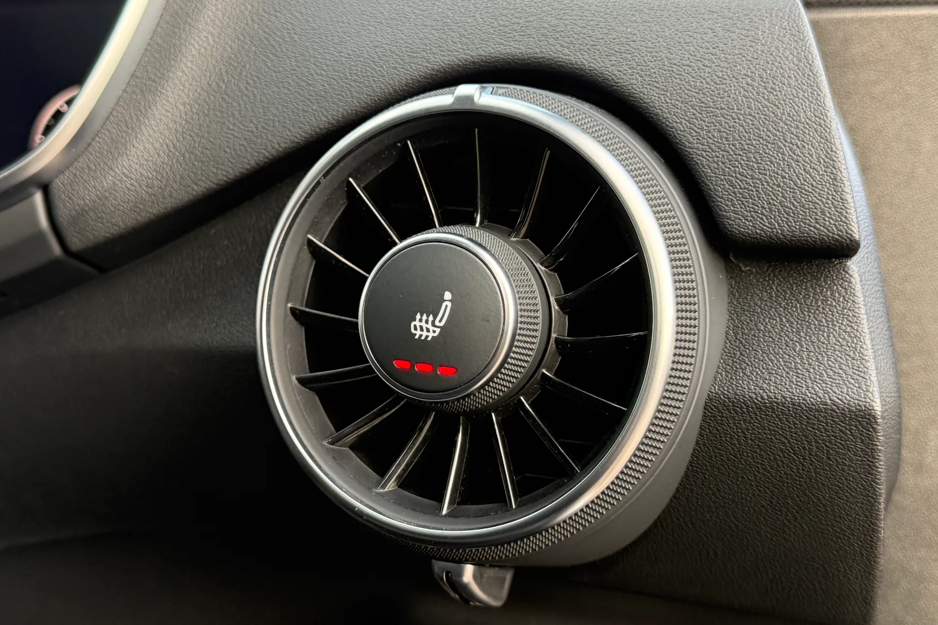 Audi TT thumbnail image number 11