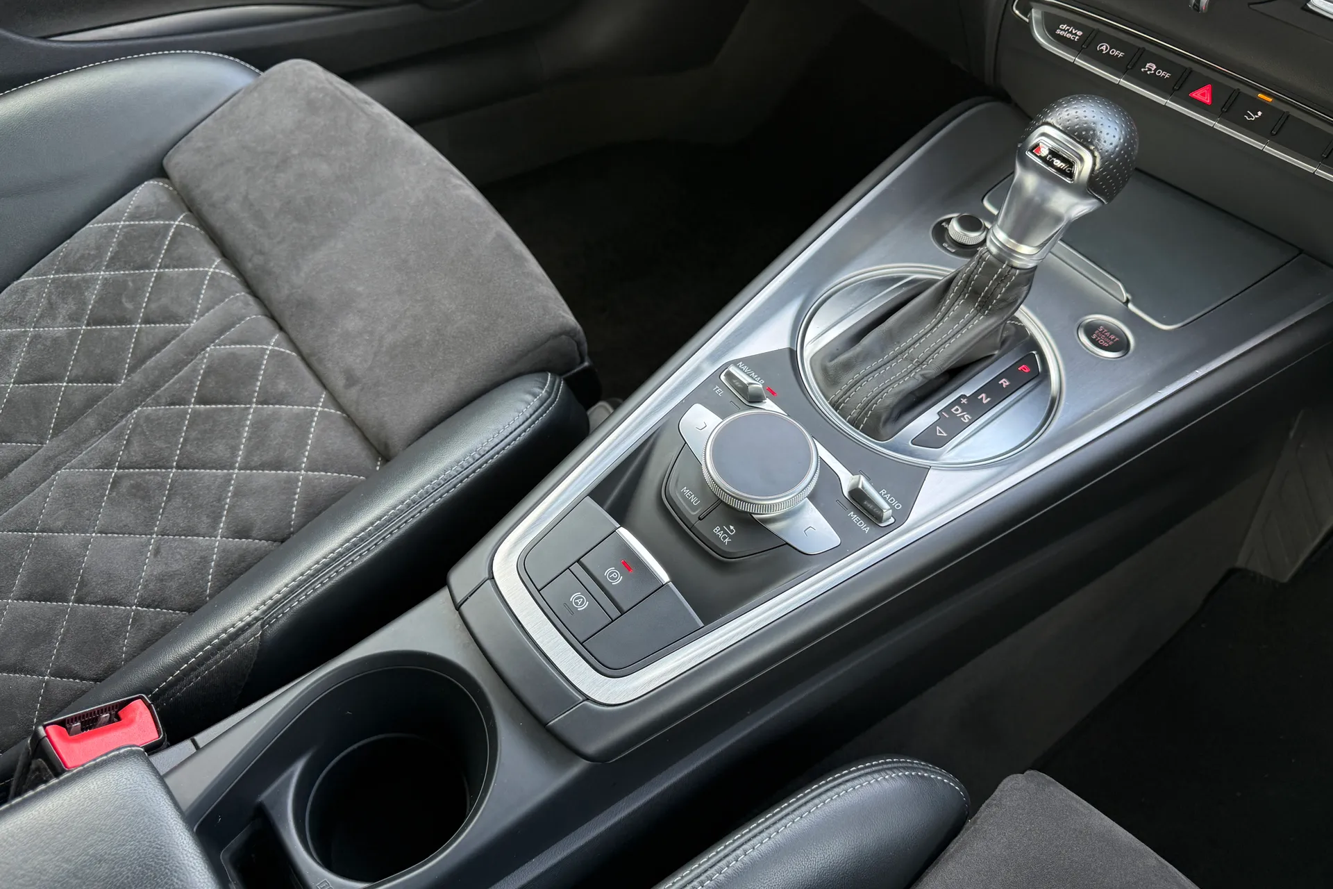 Audi TT thumbnail image number 34