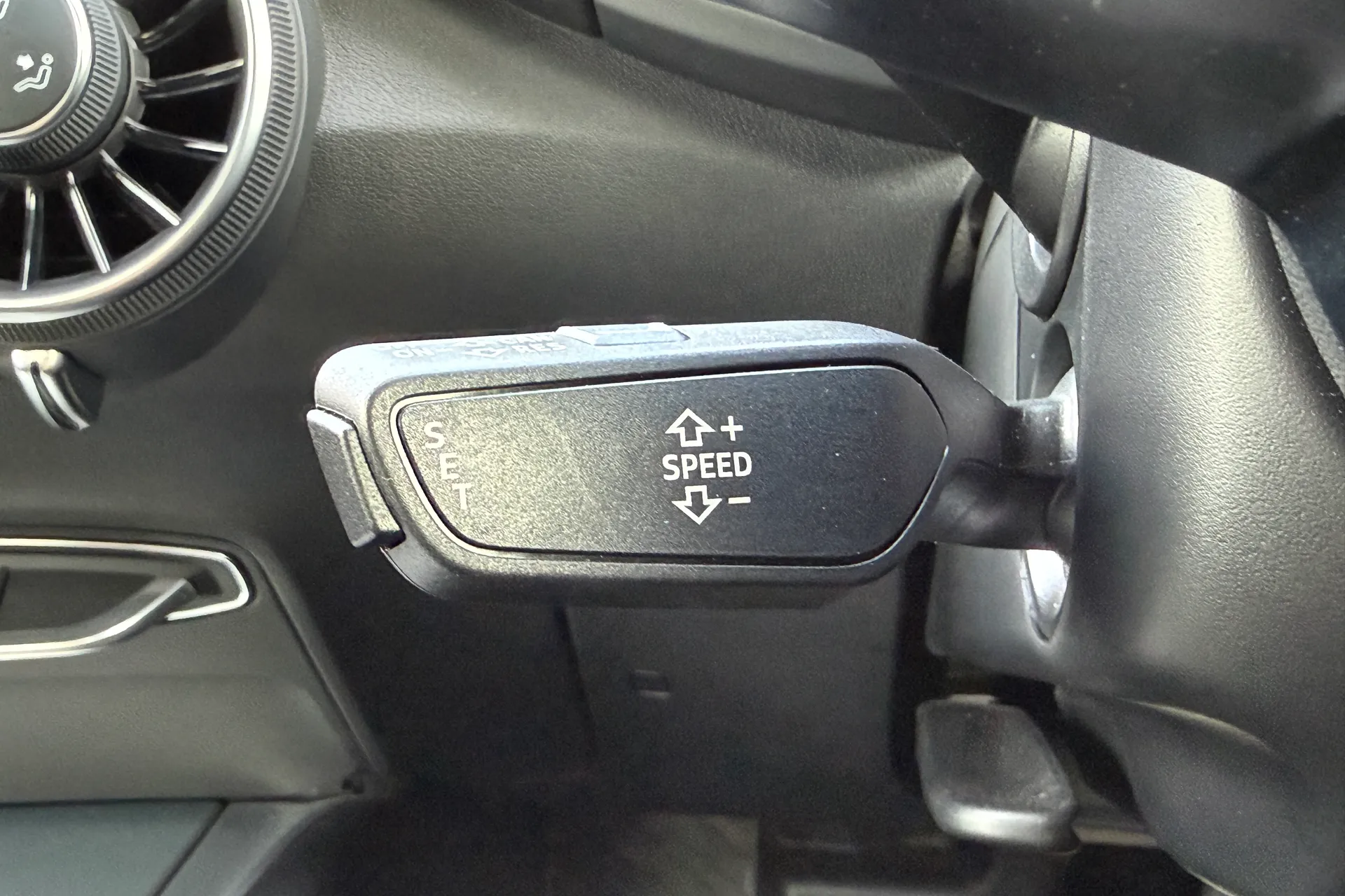 Audi TT thumbnail image number 14