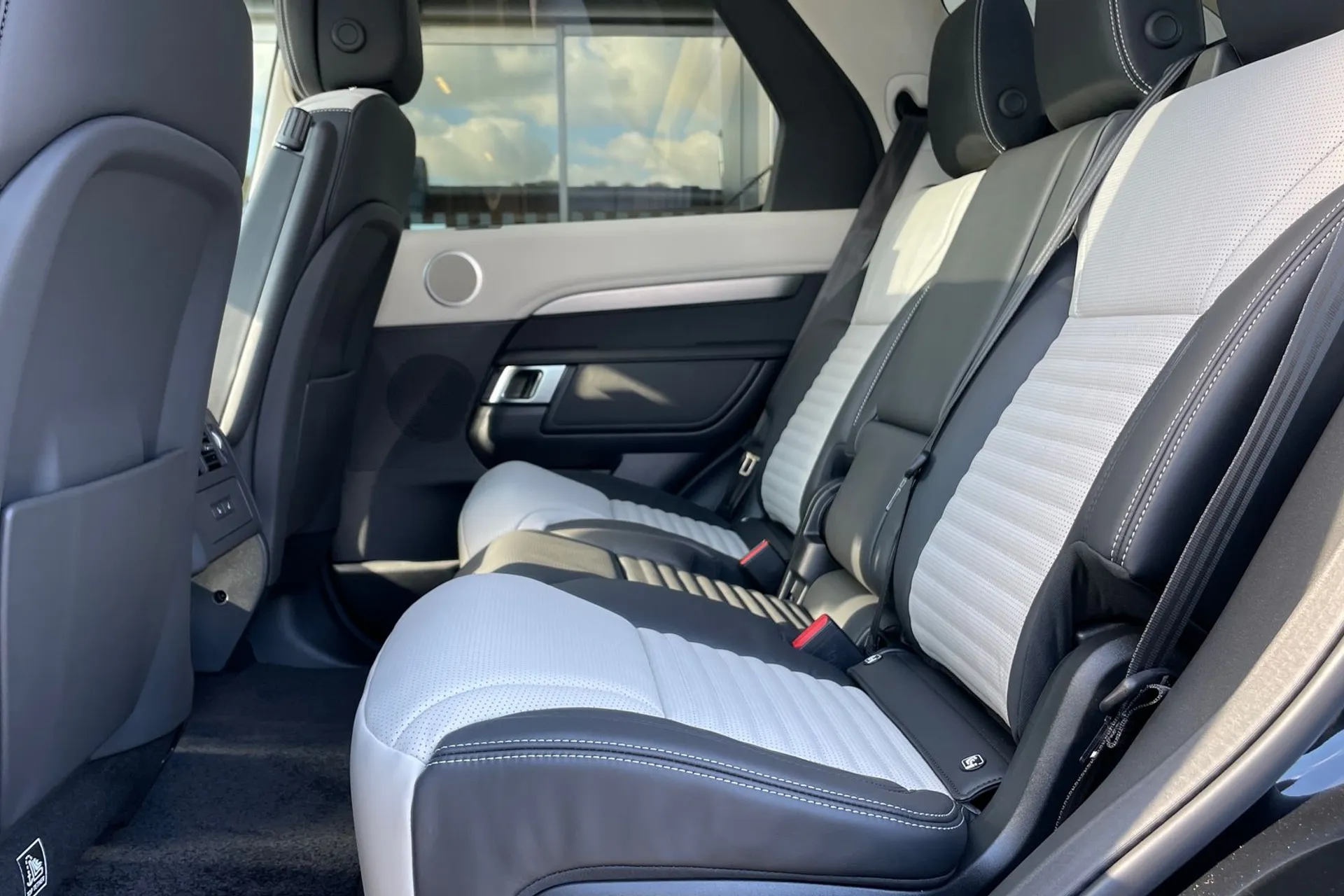 LAND ROVER DISCOVERY thumbnail image number 34