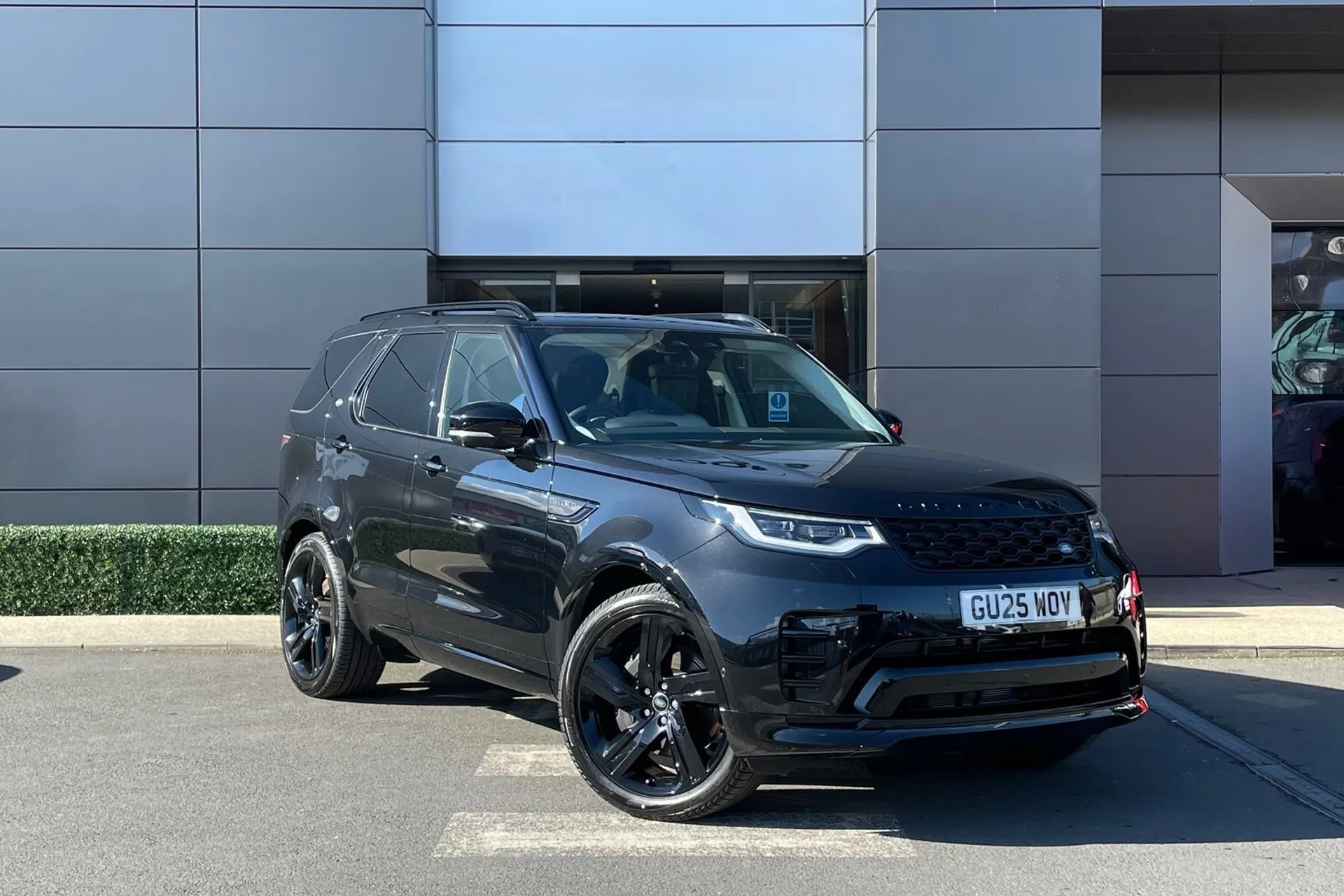 LAND ROVER DISCOVERY focused image