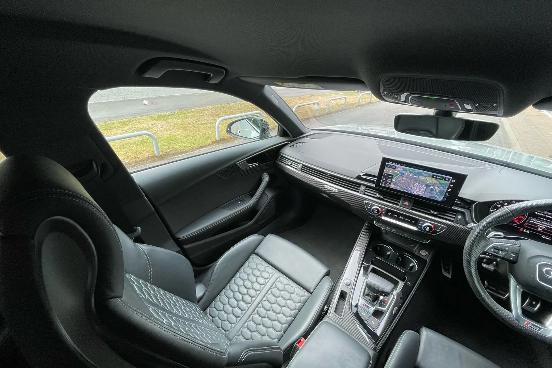 Audi RS4 thumbnail image number 32
