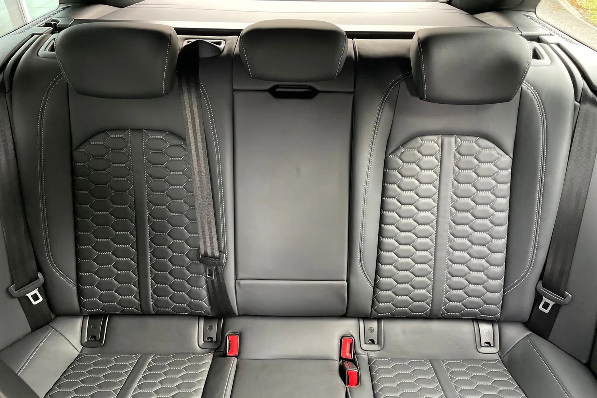 Audi RS4 thumbnail image number 30