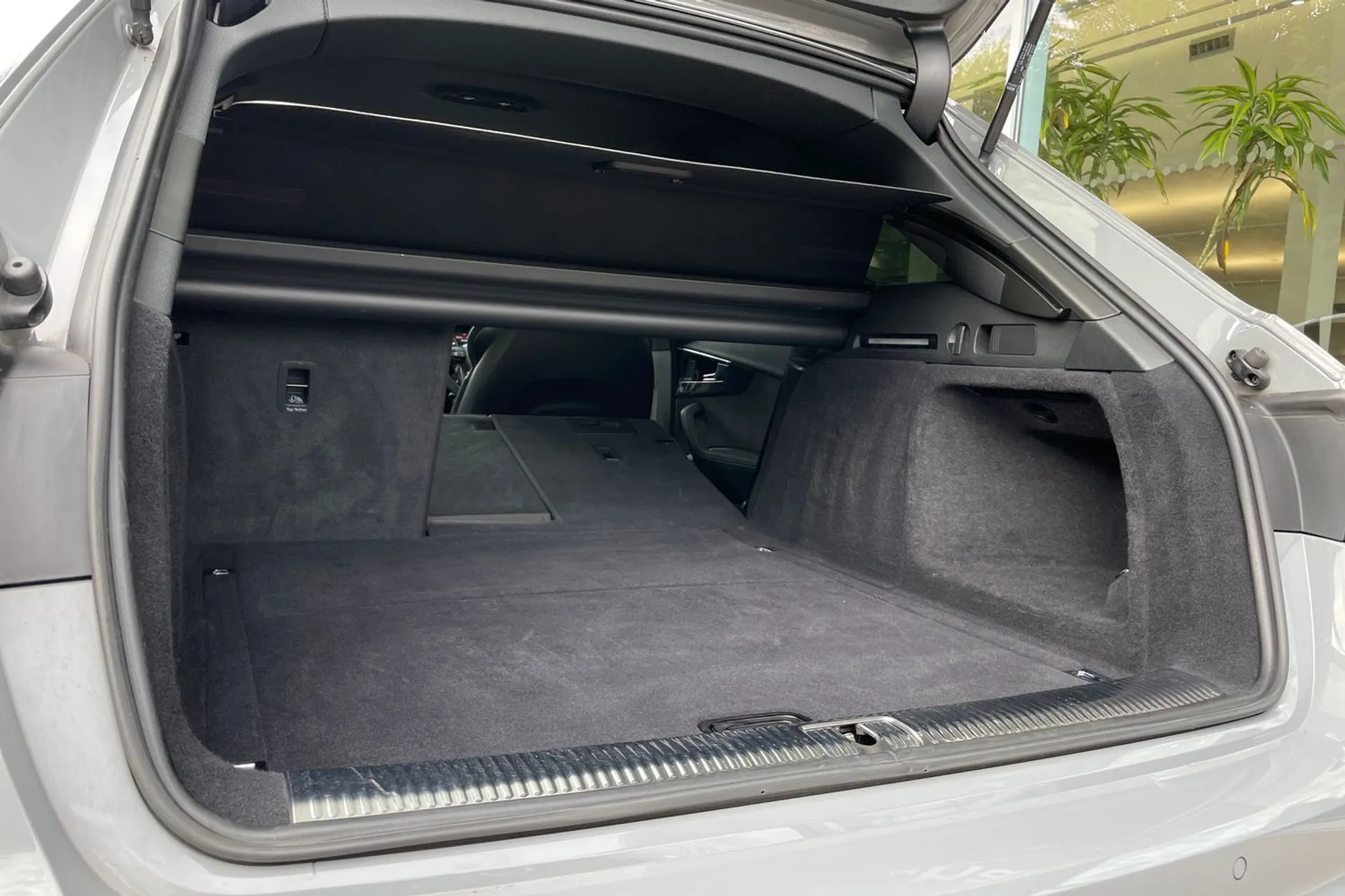 Audi RS4 thumbnail image number 20