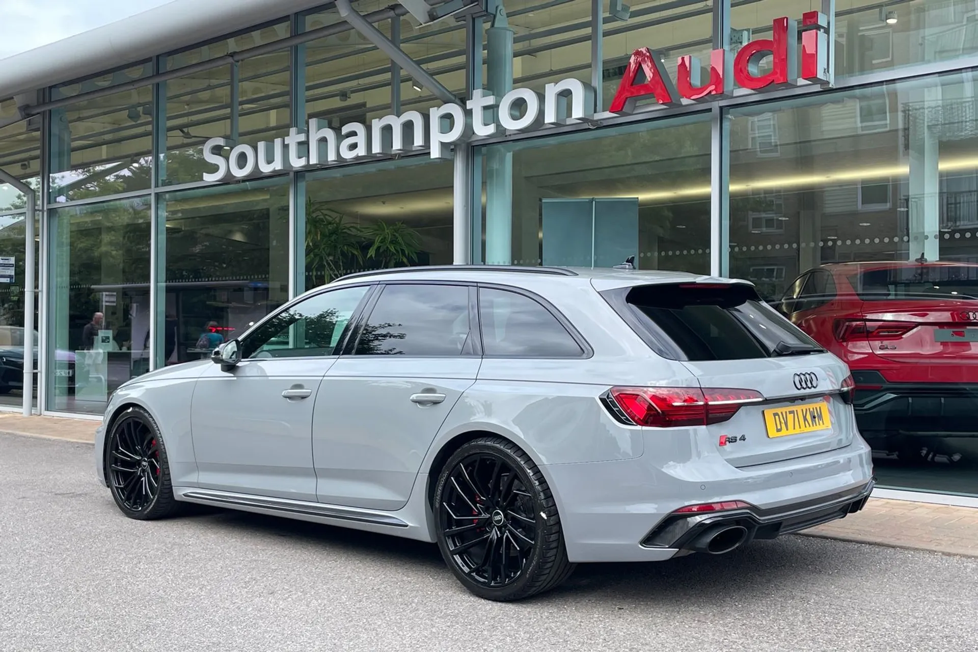 Audi RS4 thumbnail image number 8
