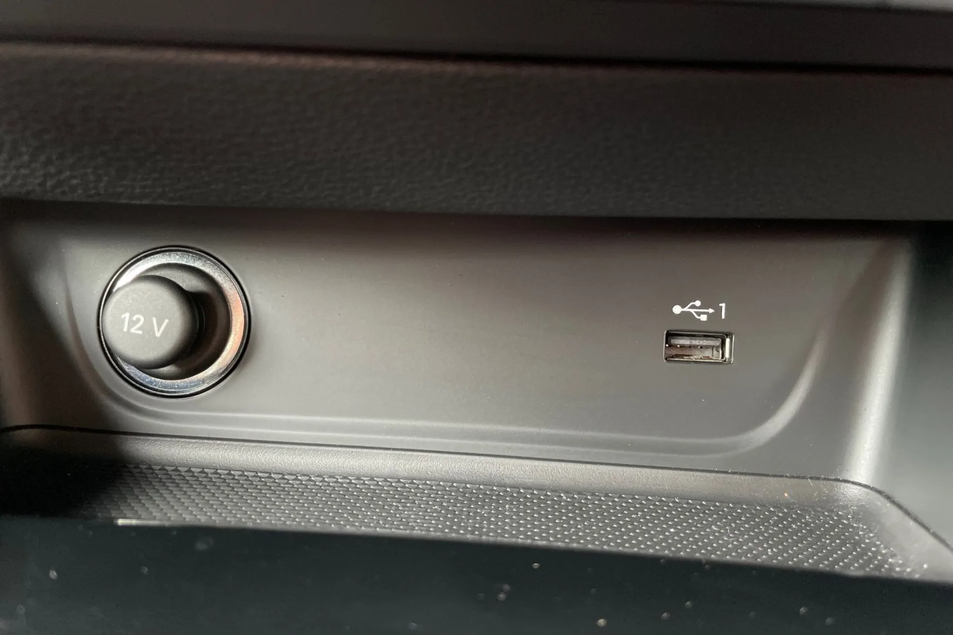 Audi RS4 thumbnail image number 44