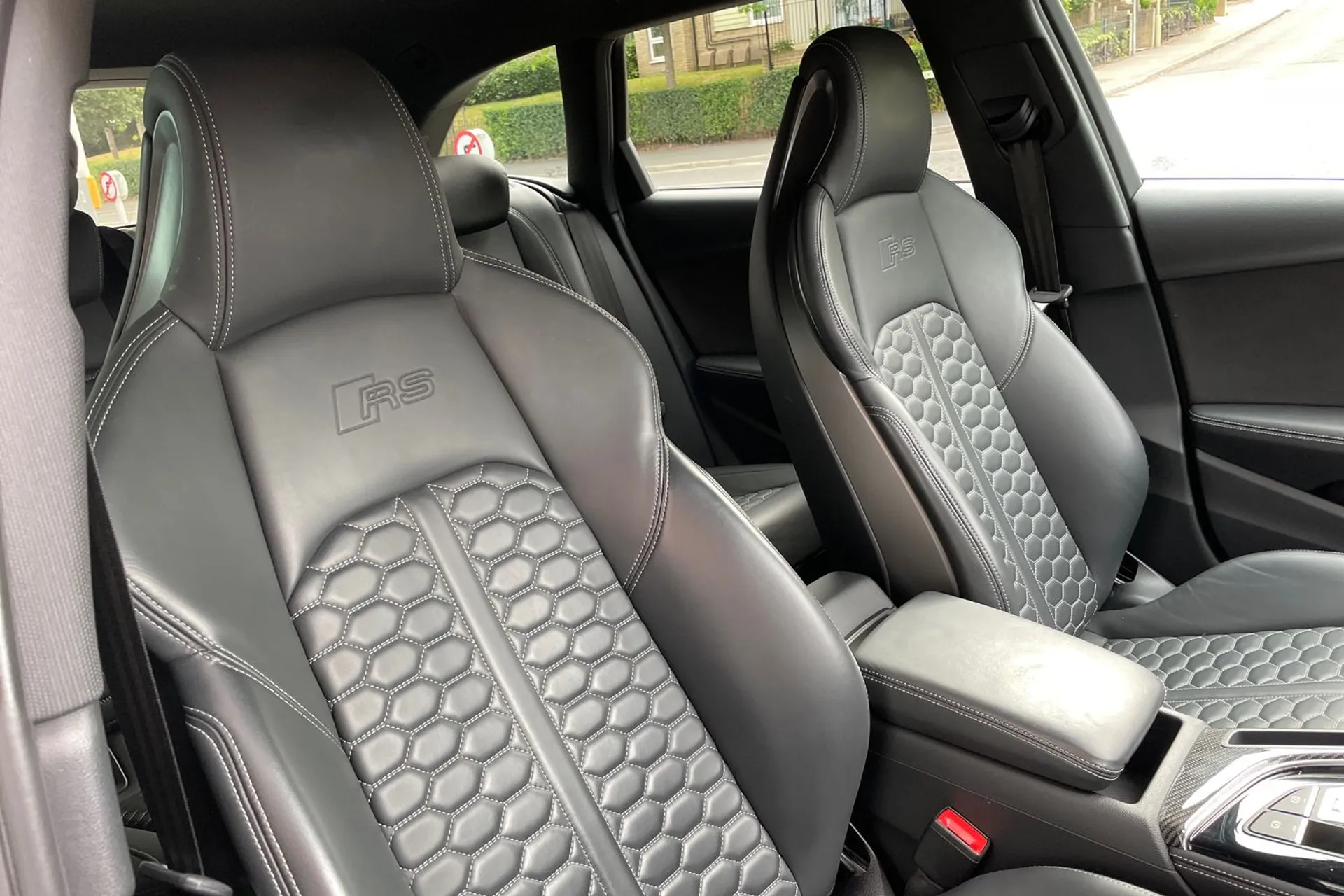 Audi RS4 thumbnail image number 47