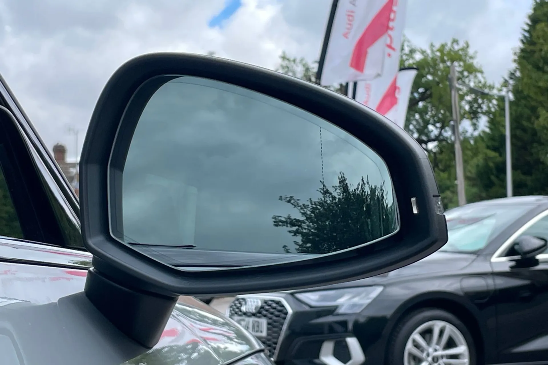 Audi RS4 thumbnail image number 48