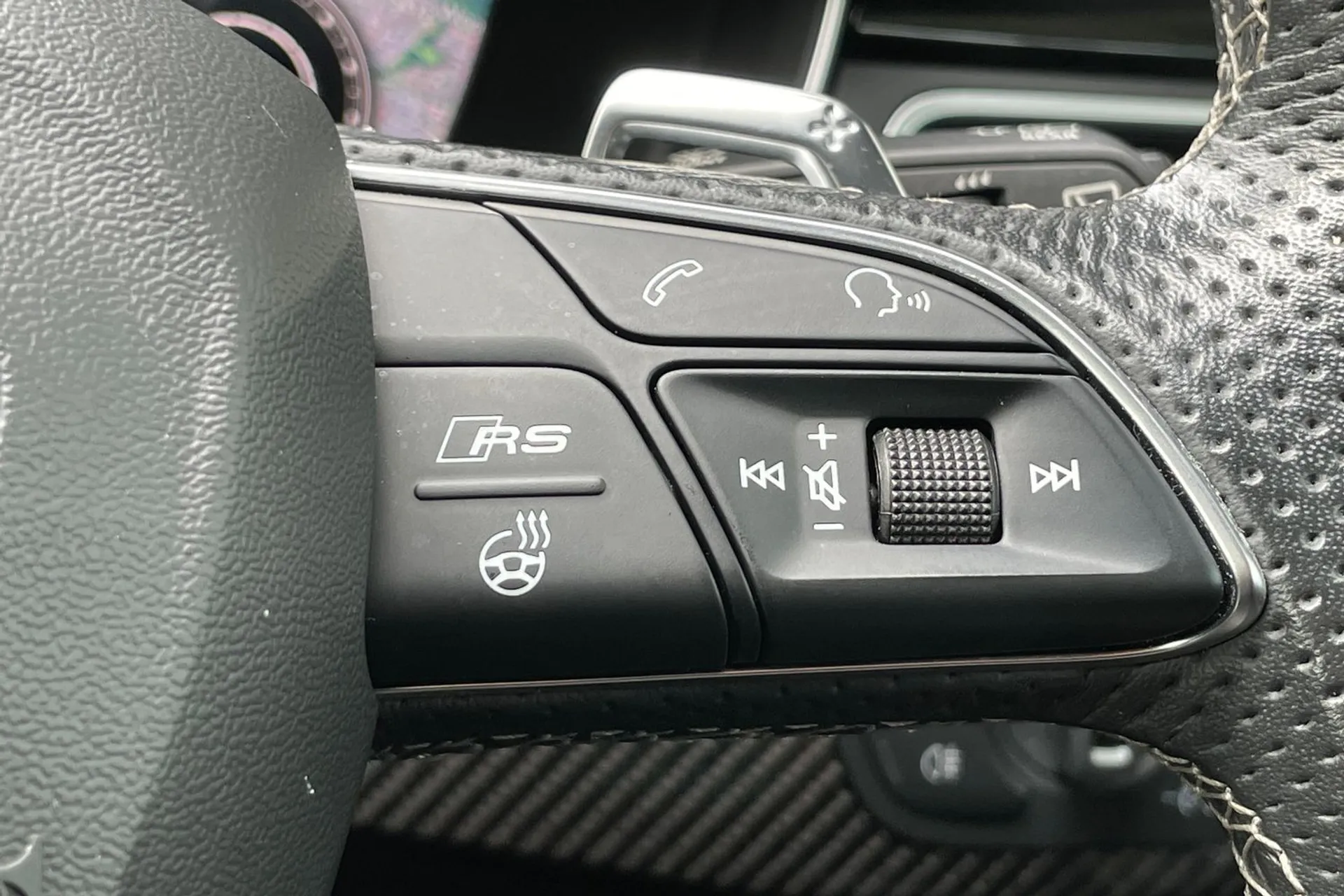 Audi RS4 thumbnail image number 36