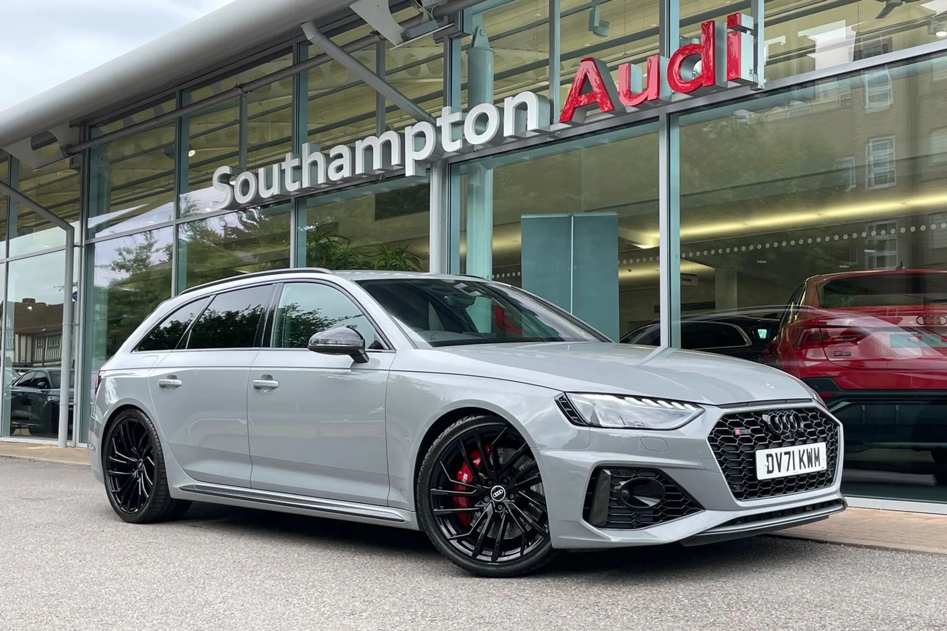 Audi RS4 focused image