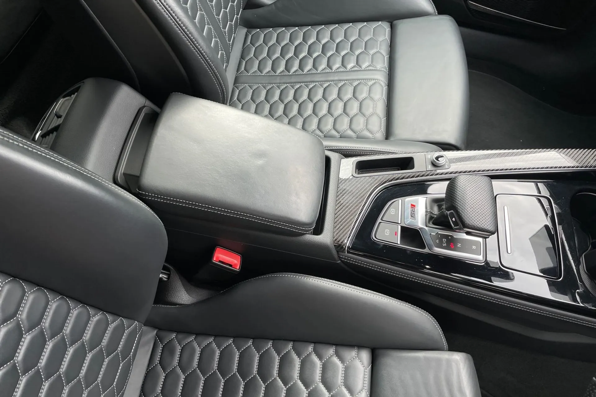 Audi RS4 thumbnail image number 40