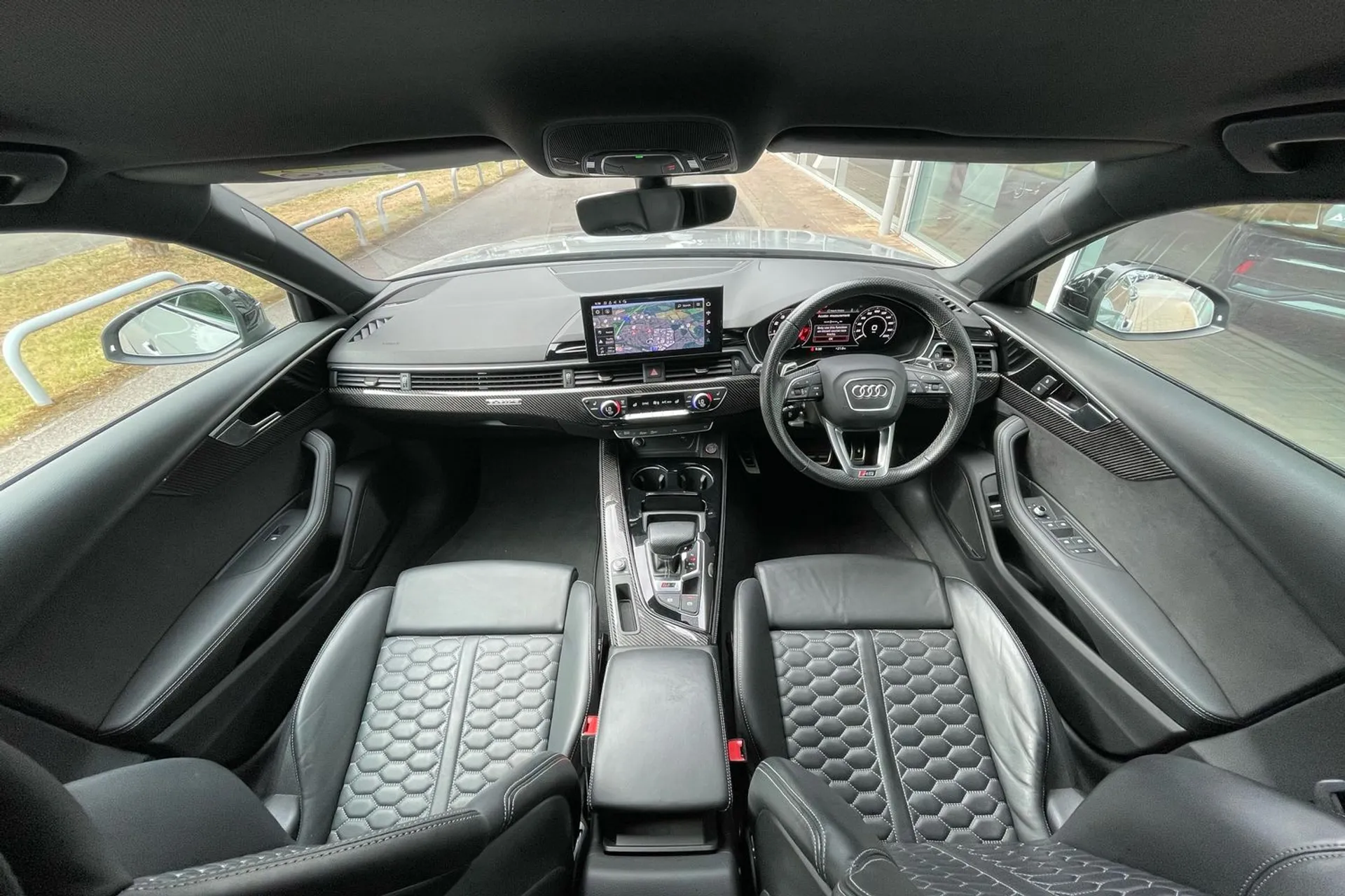 Audi RS4 thumbnail image number 31