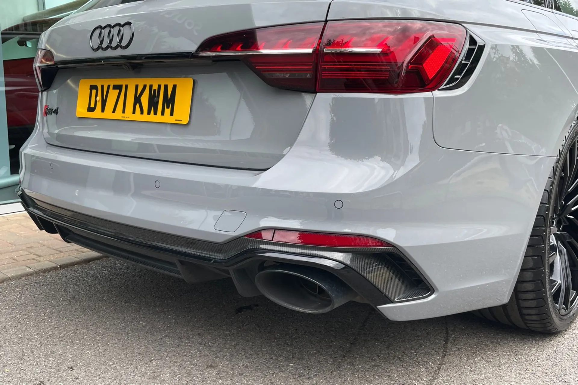Audi RS4 thumbnail image number 16